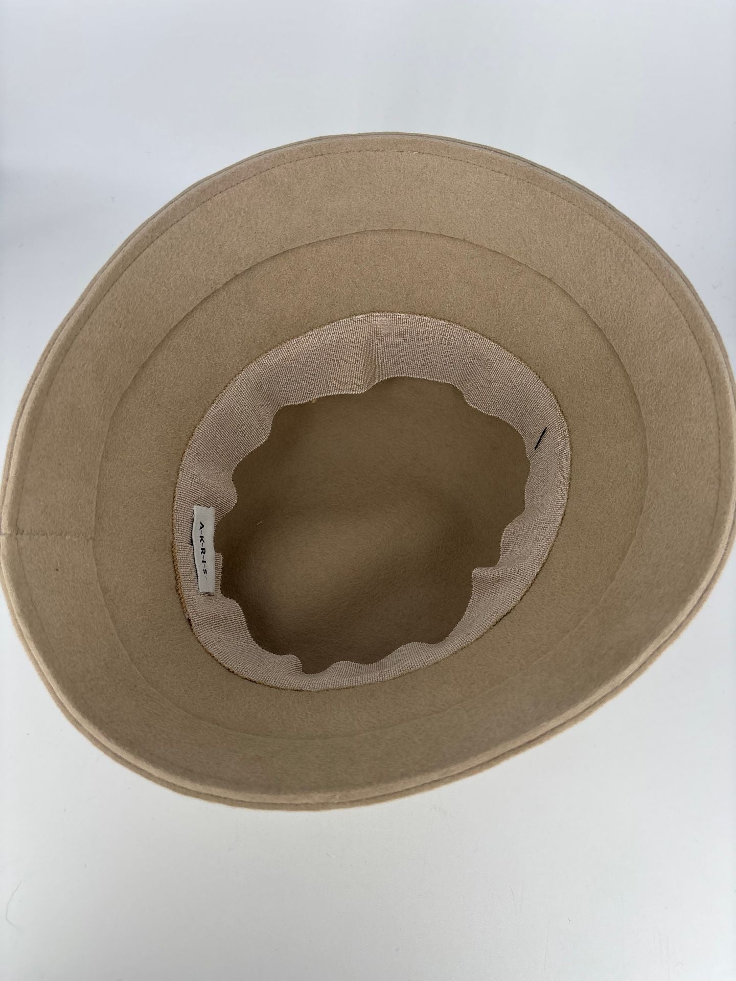 Chapeau bucket Akris feutre de laine beige bord large-5