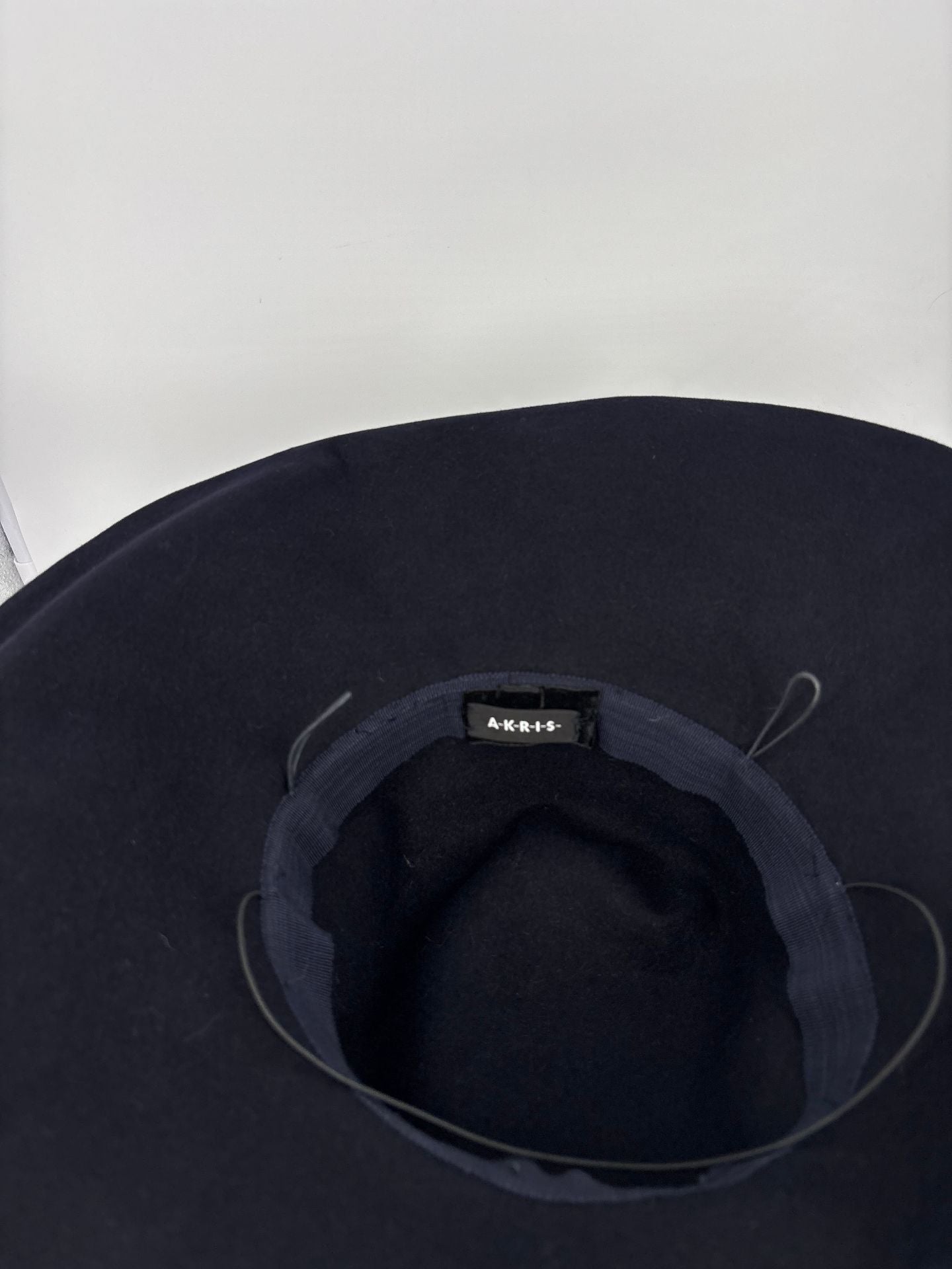 Chapeau en feutre marine Akris-7