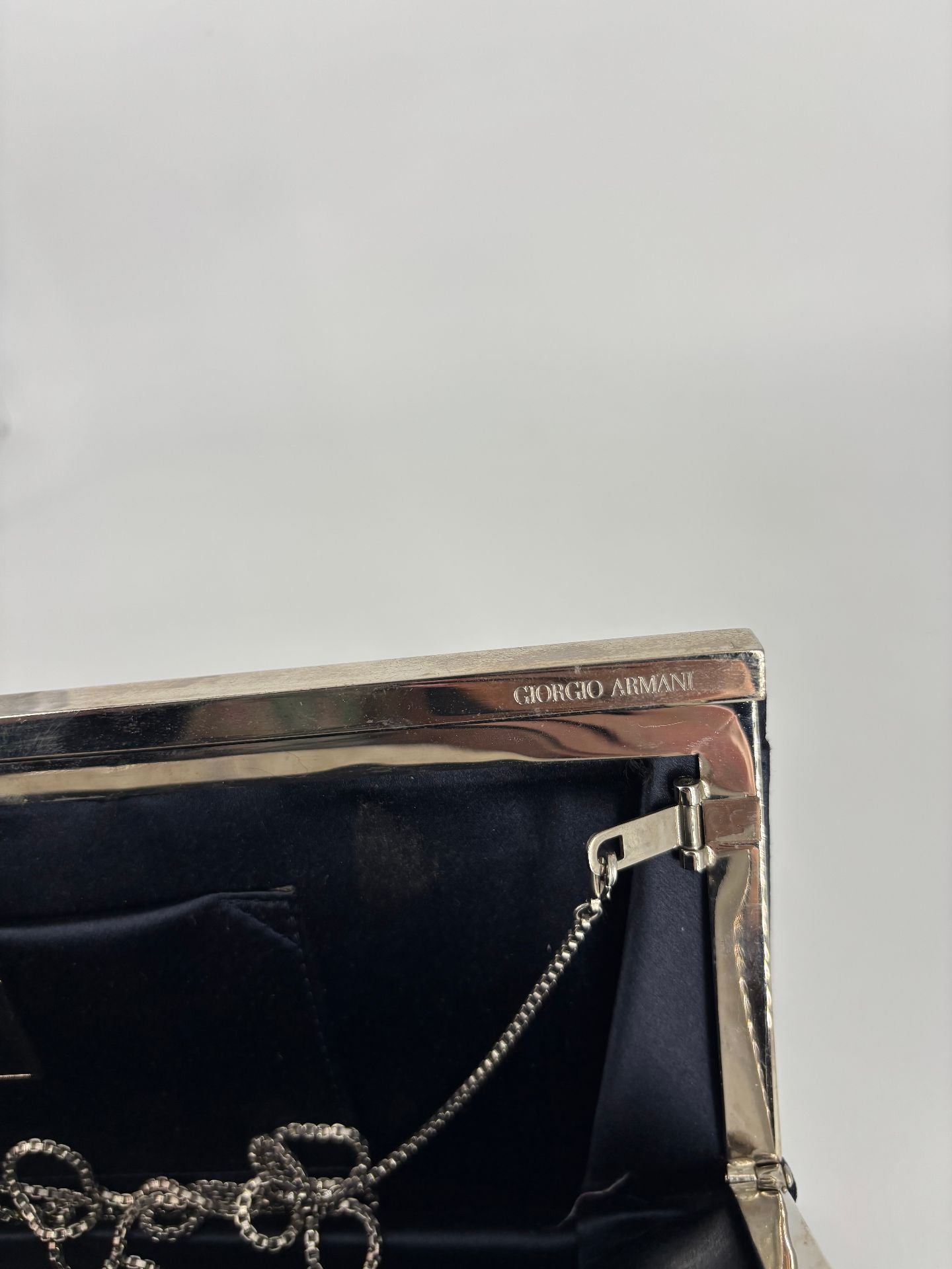 Pochette Giorgio Armani galuchat véritable noir motif naturel – 31 × 14 cm-6