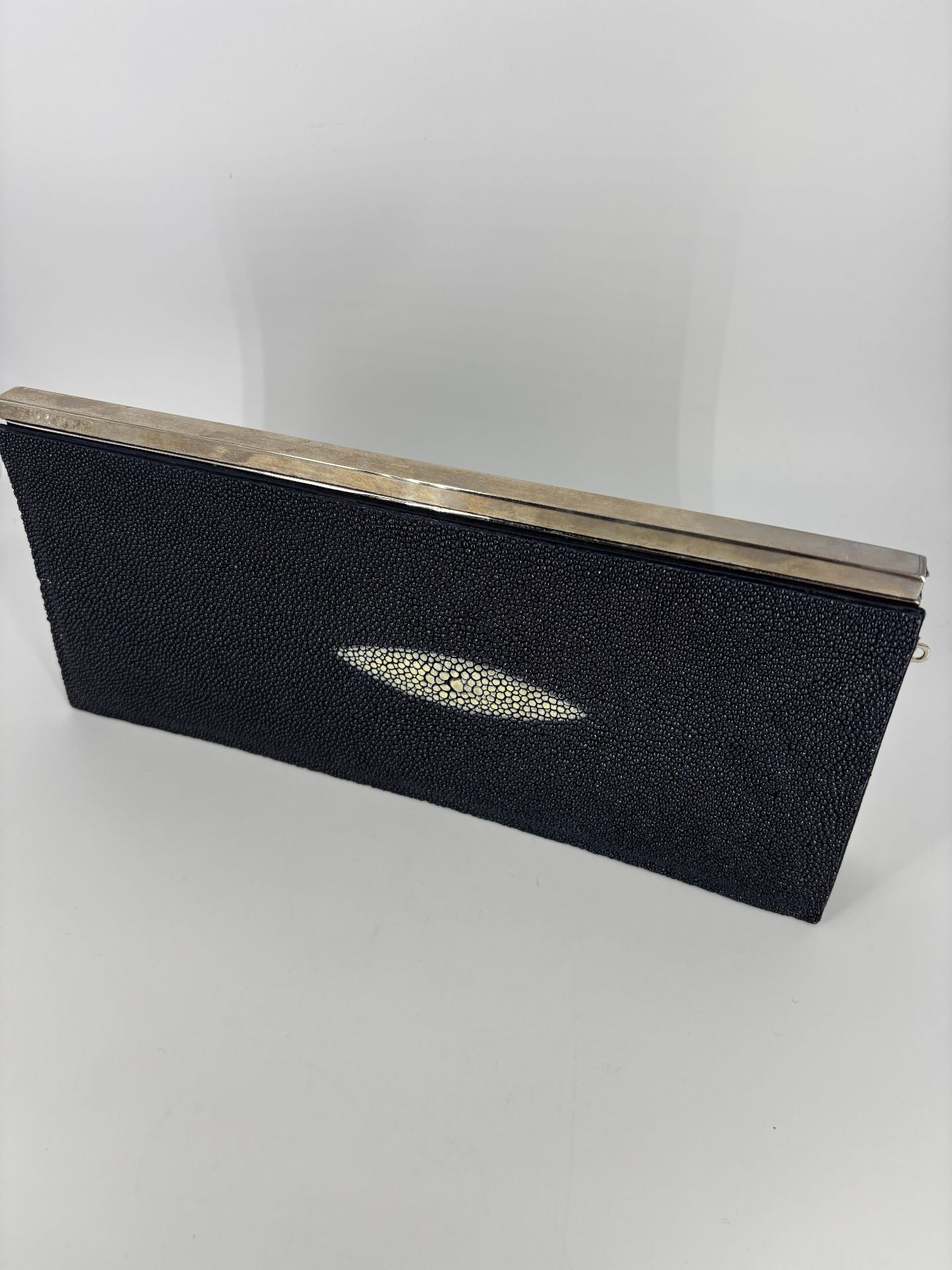 Pochette Giorgio Armani galuchat véritable noir motif naturel – 31 × 14 cm-7