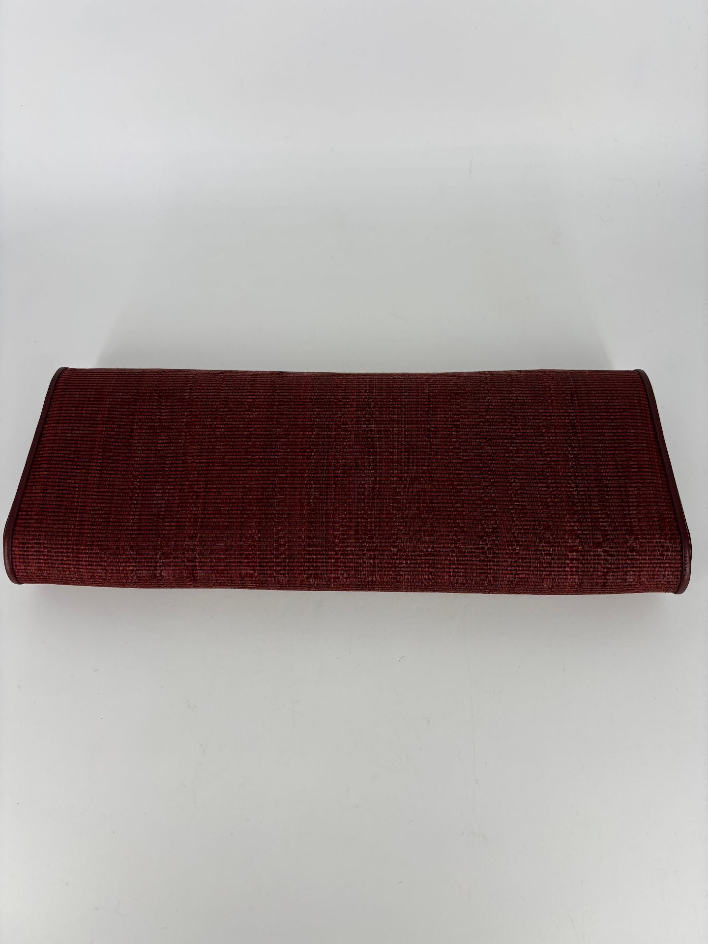 Pochette Akris tissu bordeaux texturé stries intégral bords cuir ton sur ton-3