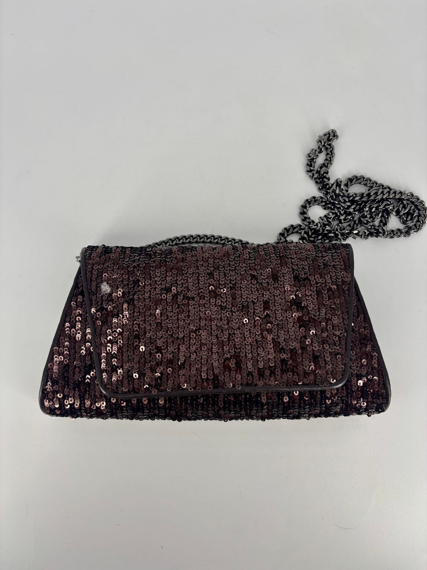 Pochette Akris Anouk Mini Clutch tissu pailleté bordeaux chaîne détachable – 20 × 11 cm-3
