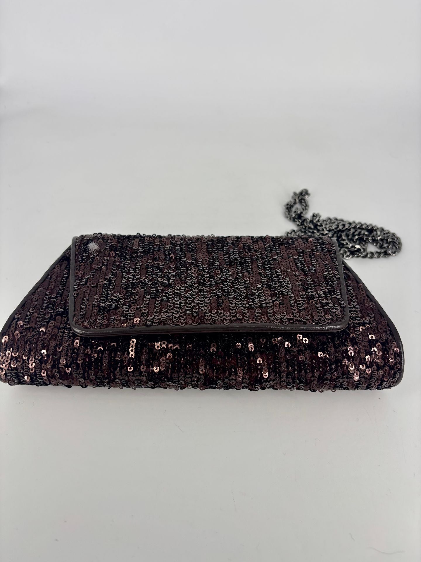 Pochette Akris Anouk Mini Clutch tissu pailleté bordeaux chaîne détachable – 20 × 11 cm-4