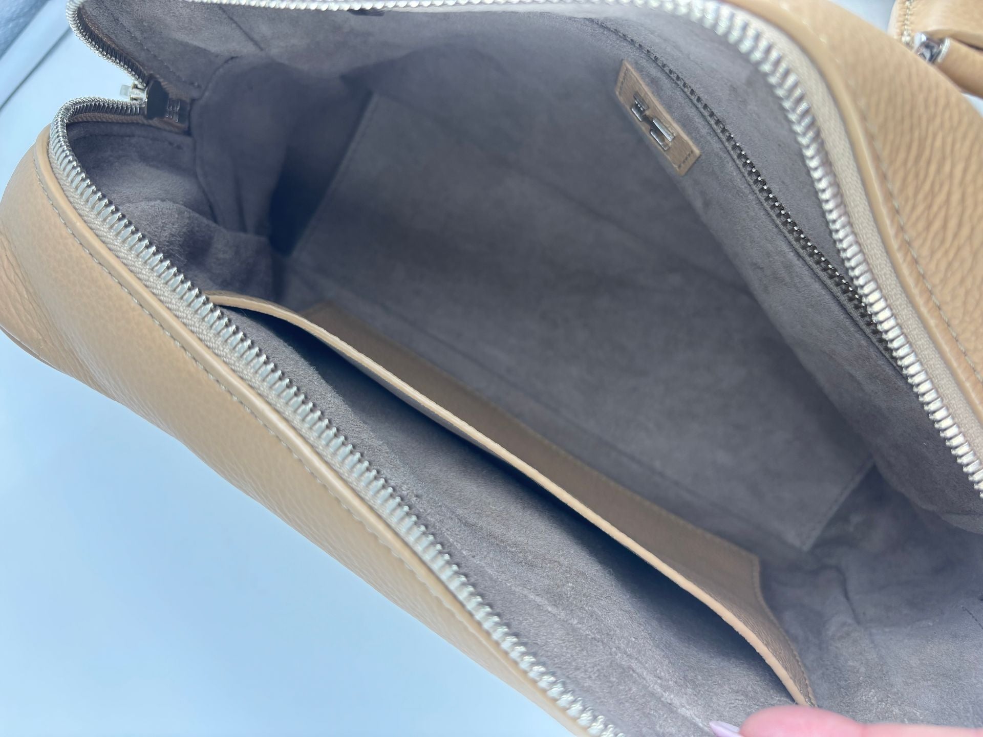Sac Kiton cuir grainé beige sable format bowling double poignée – 29 × 16 cm-11