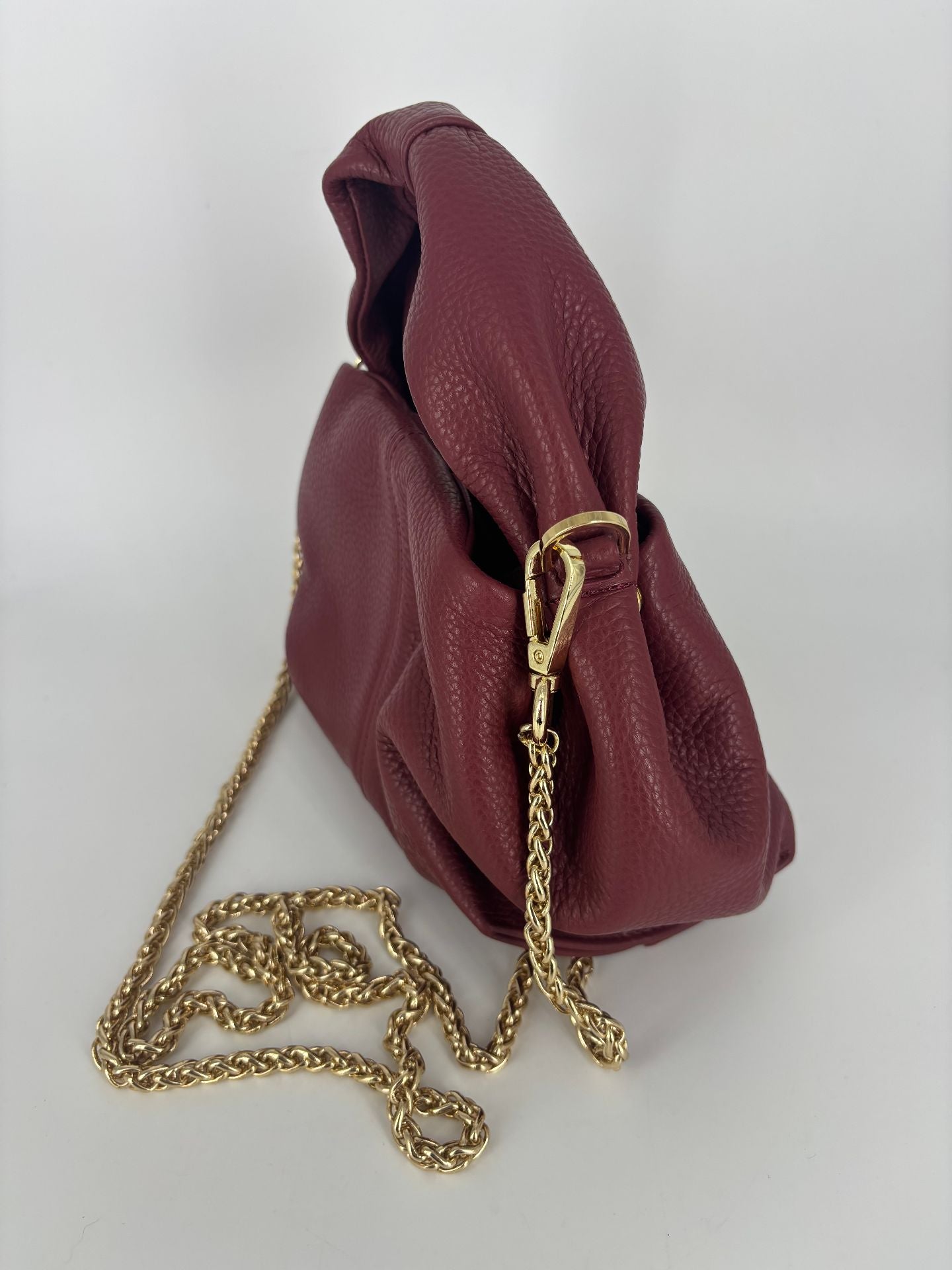 Sac Notari cuir grainé bordeaux rabat bouton pression doré doublure rouge – 23 × 21 cm-2