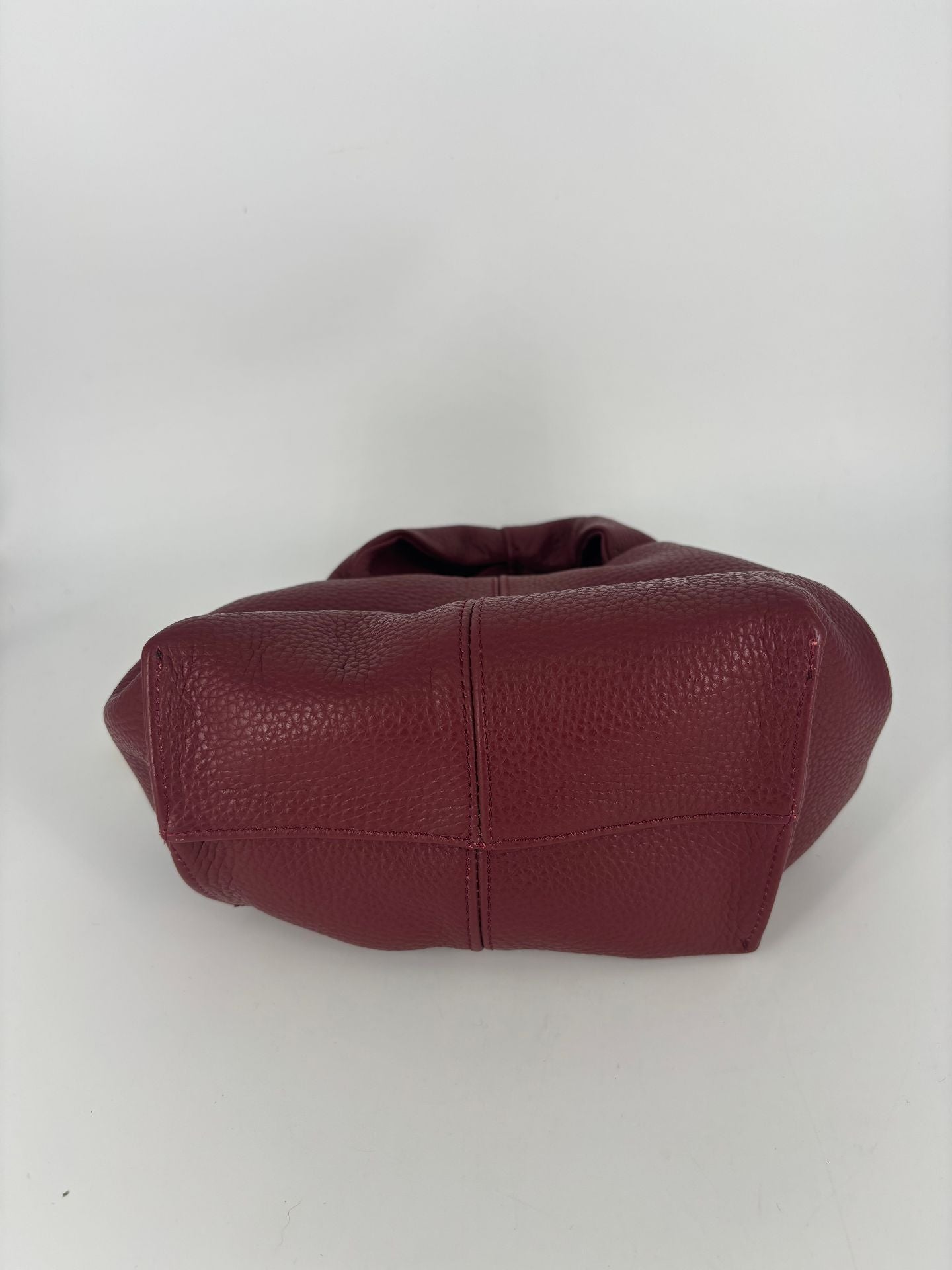 Sac Notari cuir grainé bordeaux rabat bouton pression doré doublure rouge – 23 × 21 cm-5