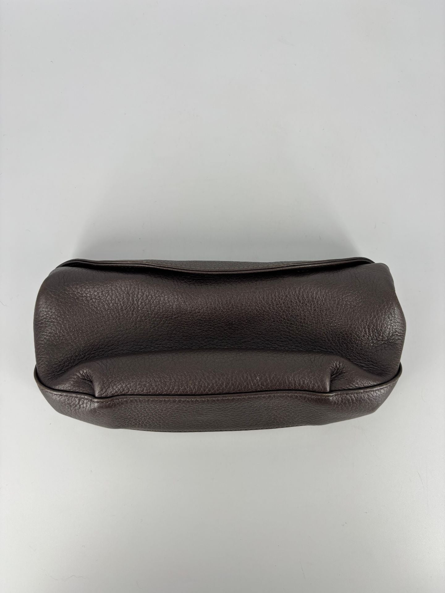 Pochette Akris en cuir grainé taupe – cuir de veau – 20 cm-2