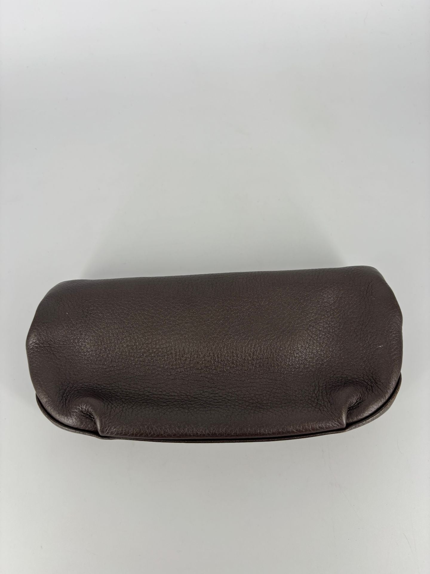 Pochette Akris en cuir grainé taupe – cuir de veau – 20 cm-5