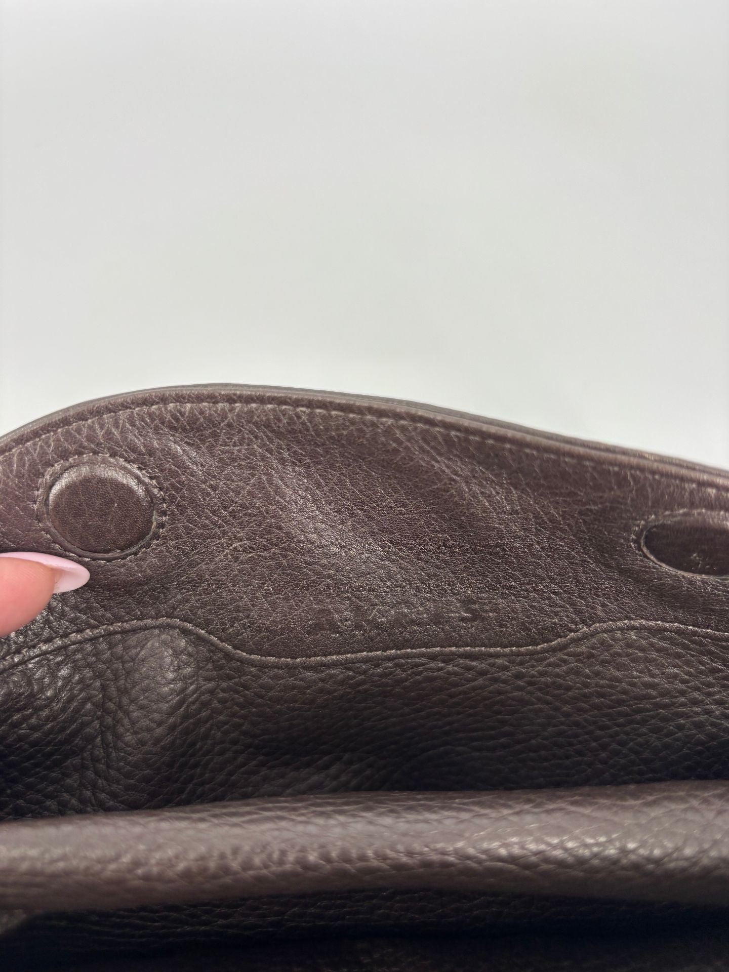Pochette Akris en cuir grainé taupe – cuir de veau – 20 cm-7