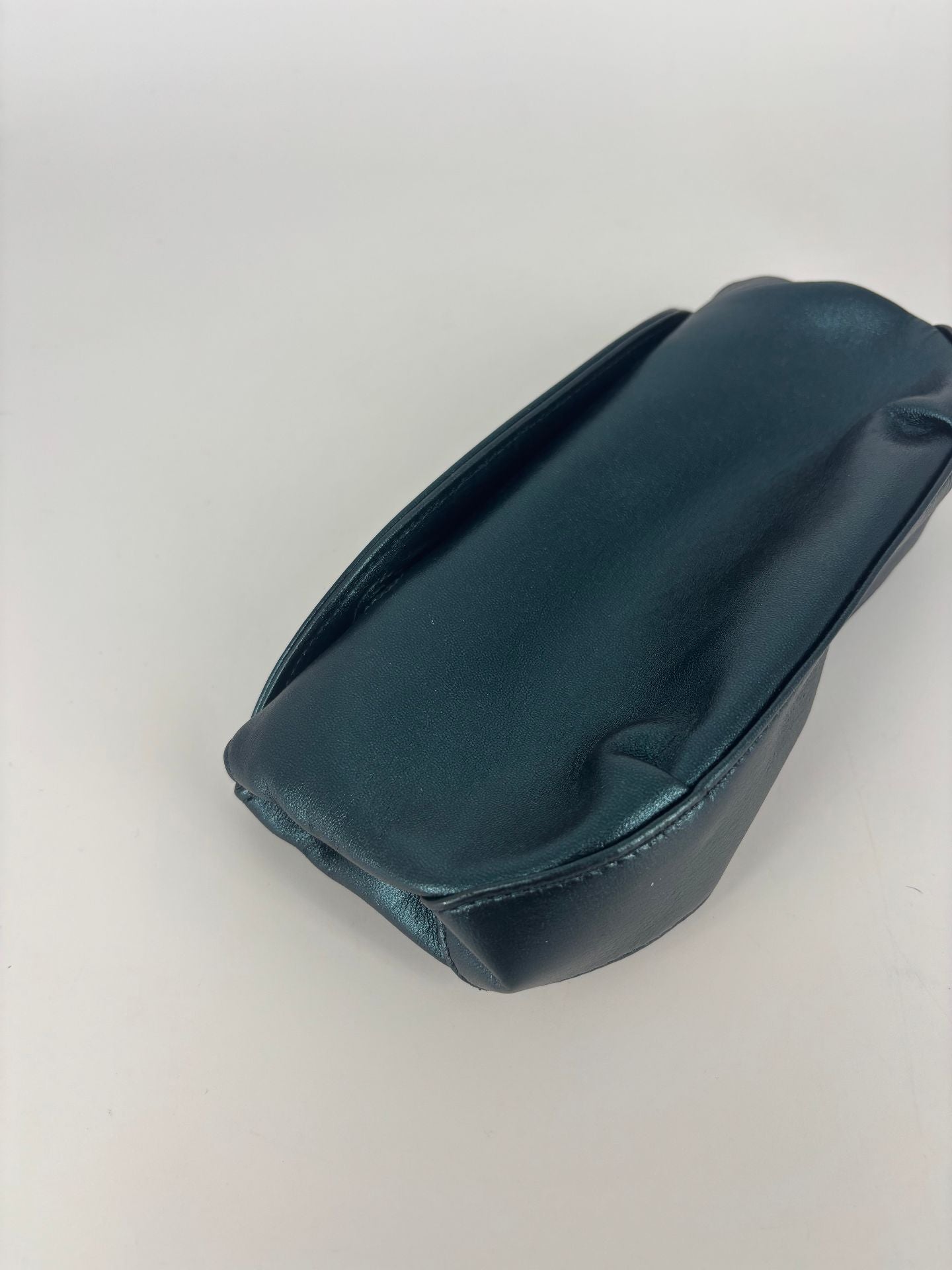 Pochette Akris cuir grainé bleu-vert canard rabat – 20x10 cm-5