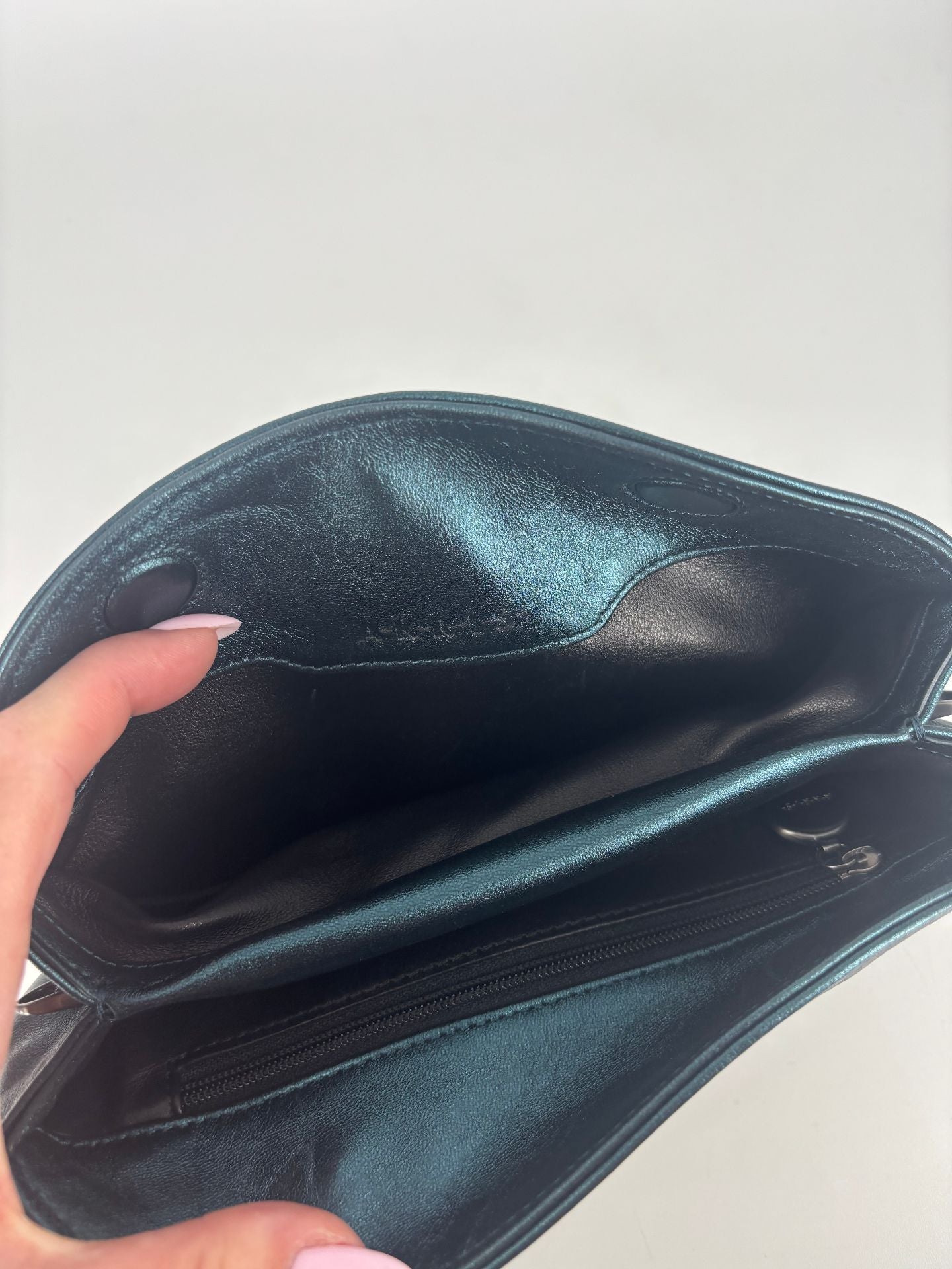Pochette Akris cuir grainé bleu-vert canard rabat – 20x10 cm-7