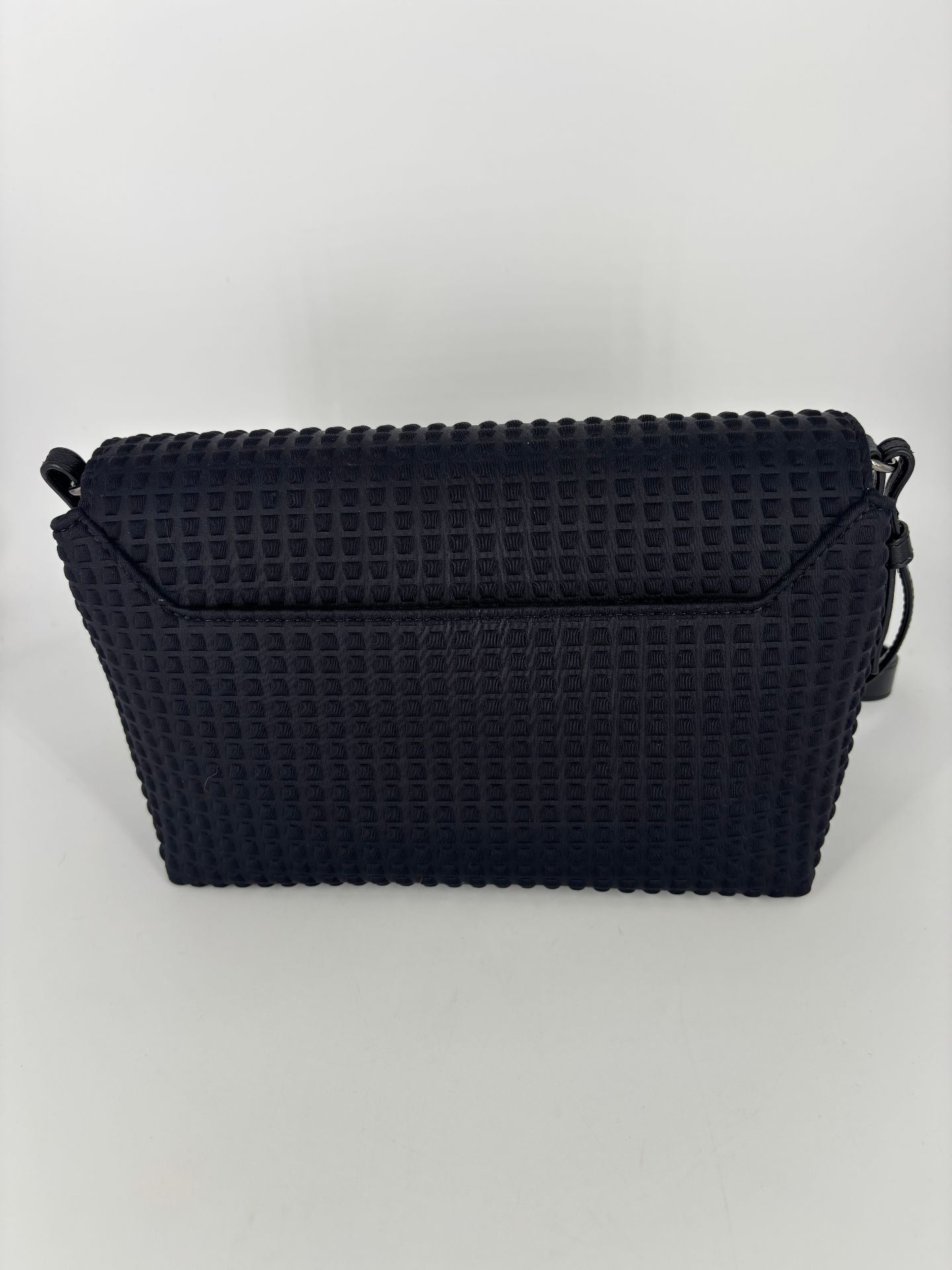 Sac Akris Anouk Little Day tissu techno texturé noir cuir verrou pivotant – 11,4 × 18 × 7,6 cm-5