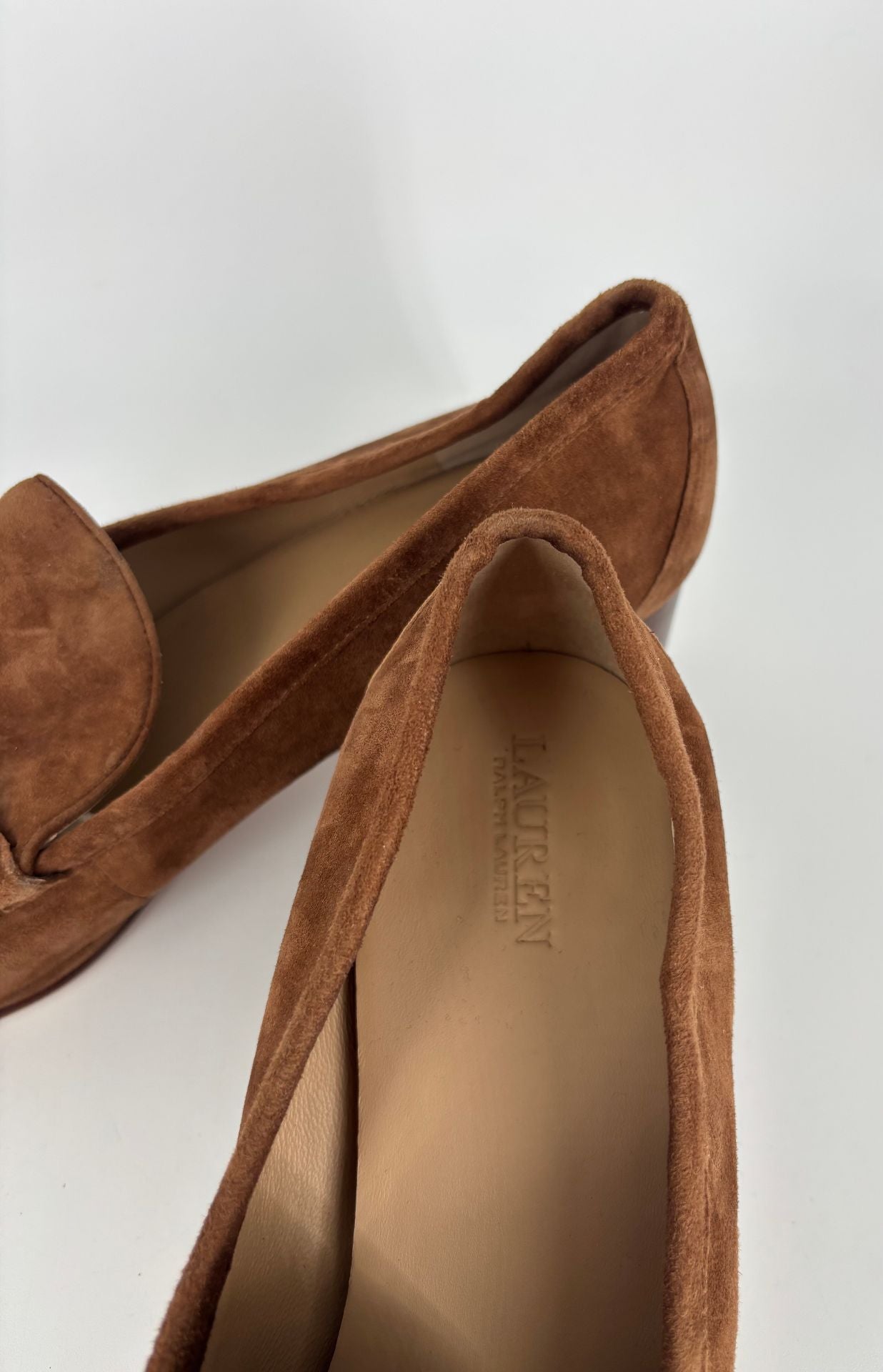 Mocassins Lauren Ralph Lauren daim camel chaîne argentée – Taille 42-4