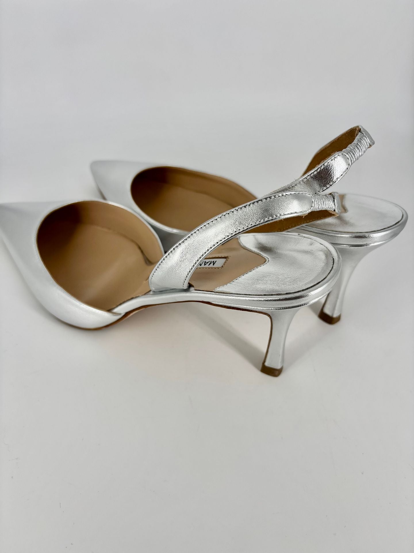 Escarpins Manolo Blahnik nappa agneau argenté bride arrière stiletto 70mm – T.42-8