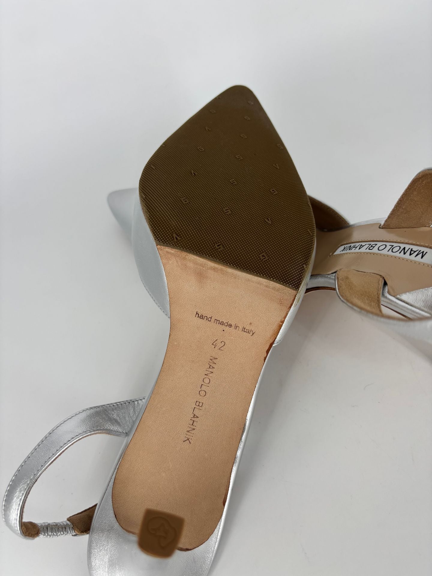 Escarpins Manolo Blahnik nappa agneau argenté bride arrière stiletto 70mm – T.42-9