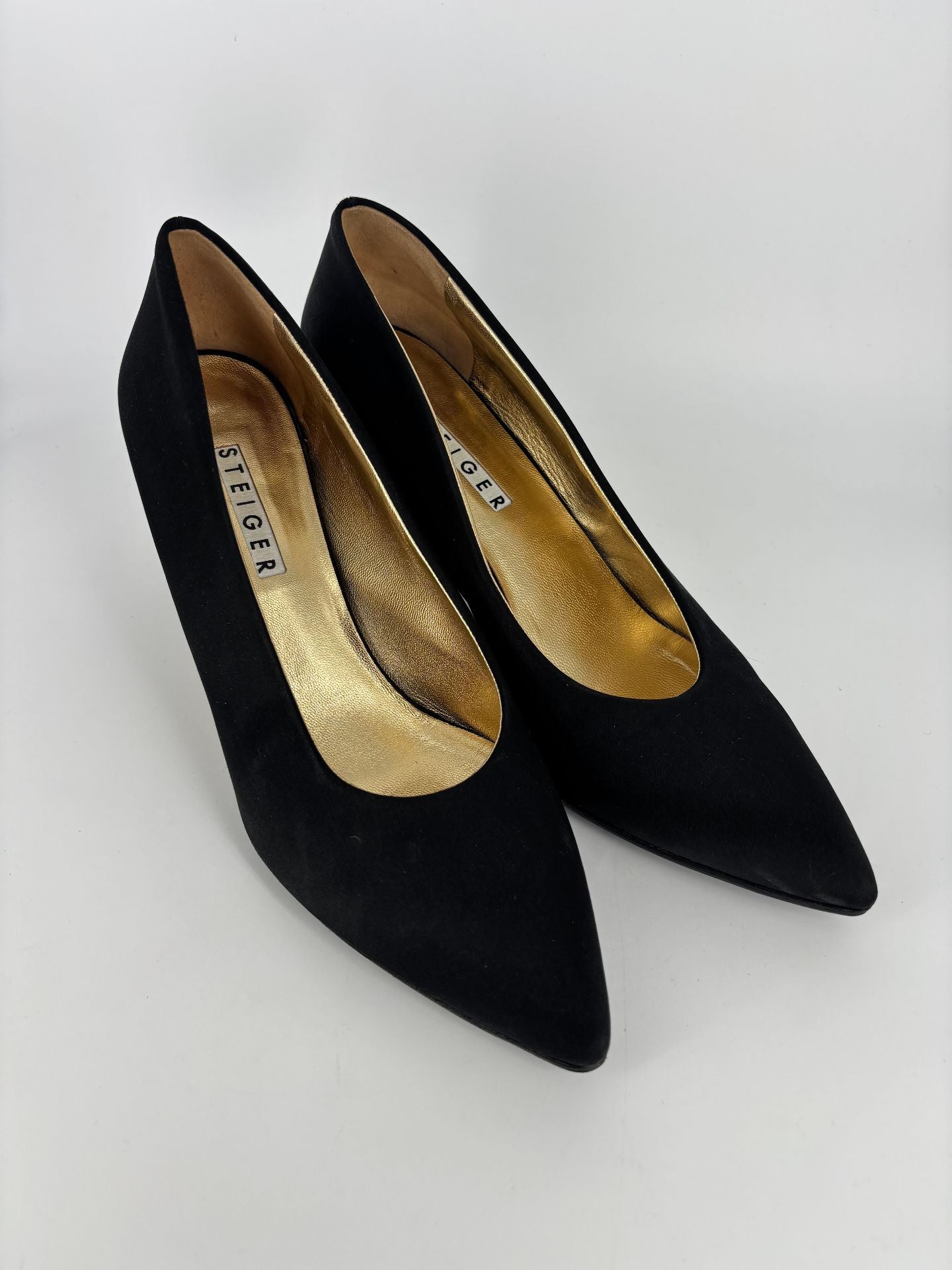 Escarpins Steiger satin noir bout pointu talon fin doublure cuir doré – T.41-2