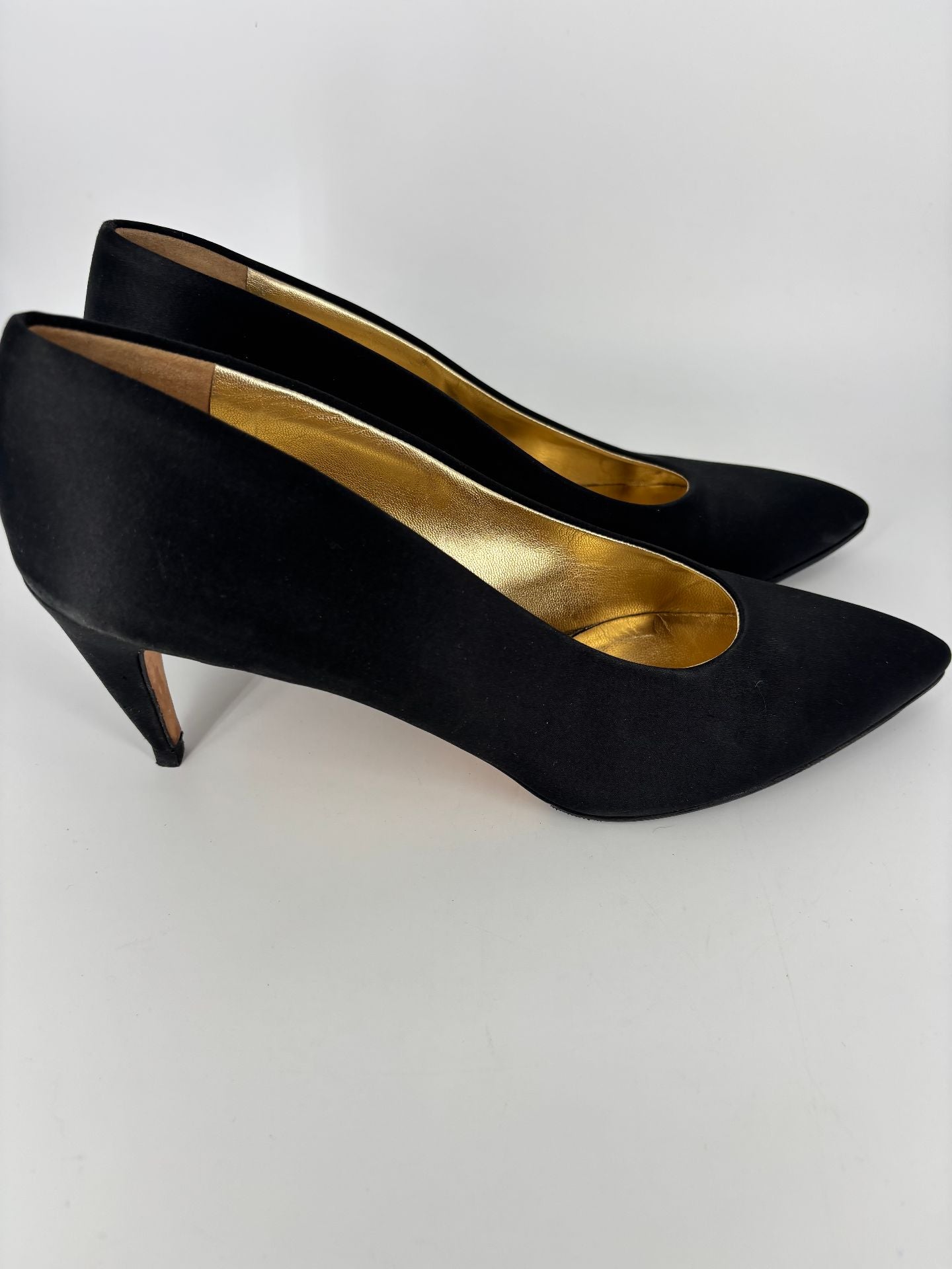 Escarpins Steiger satin noir bout pointu talon fin doublure cuir doré – T.41-3