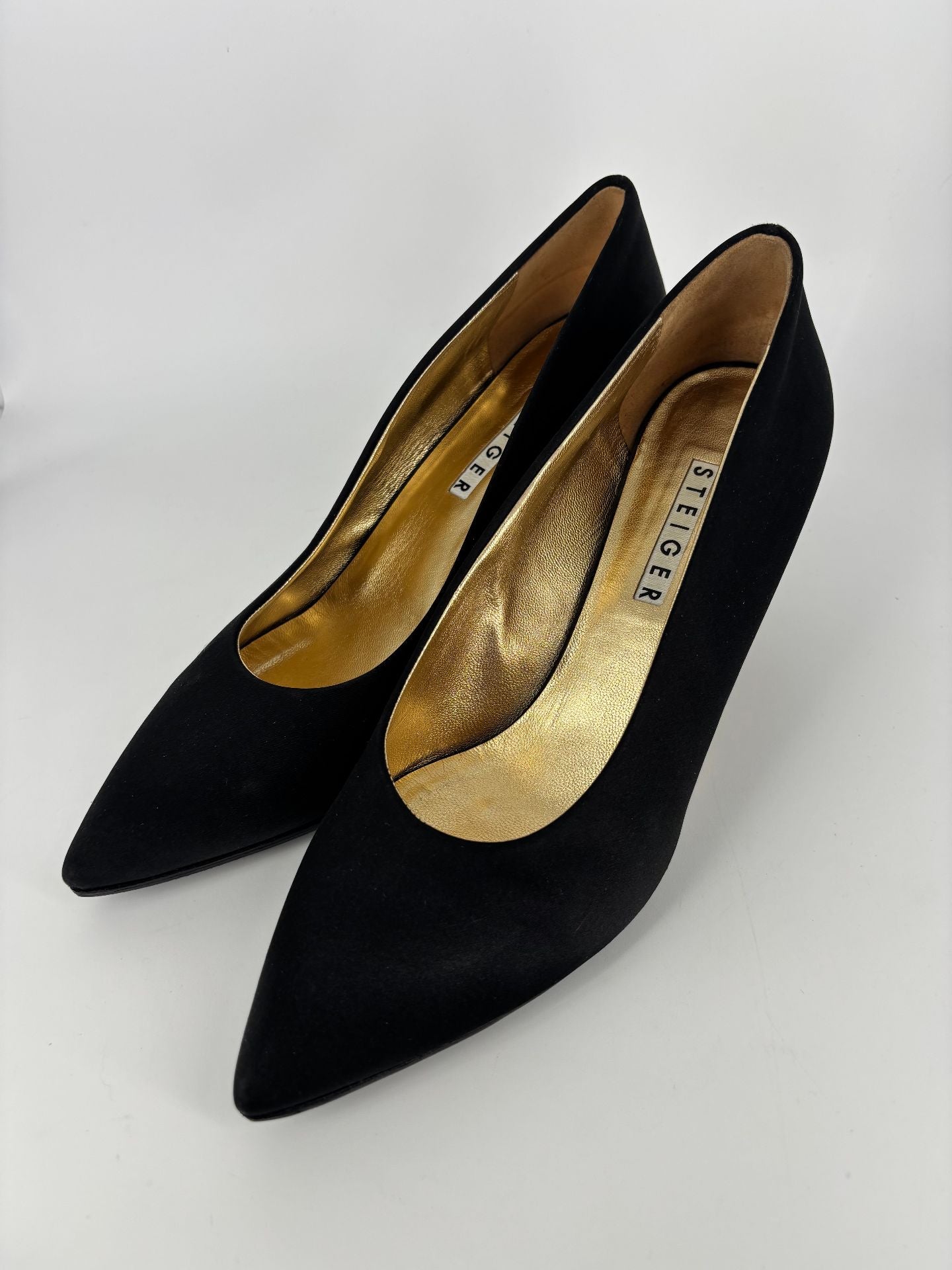 Escarpins Steiger satin noir bout pointu talon fin doublure cuir doré – T.41-7