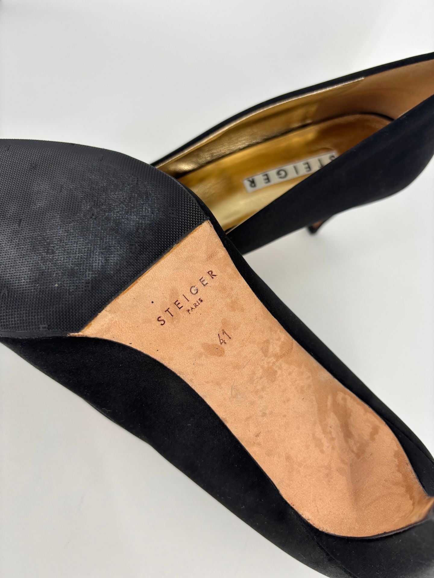 Escarpins Steiger satin noir bout pointu talon fin doublure cuir doré – T.41-9