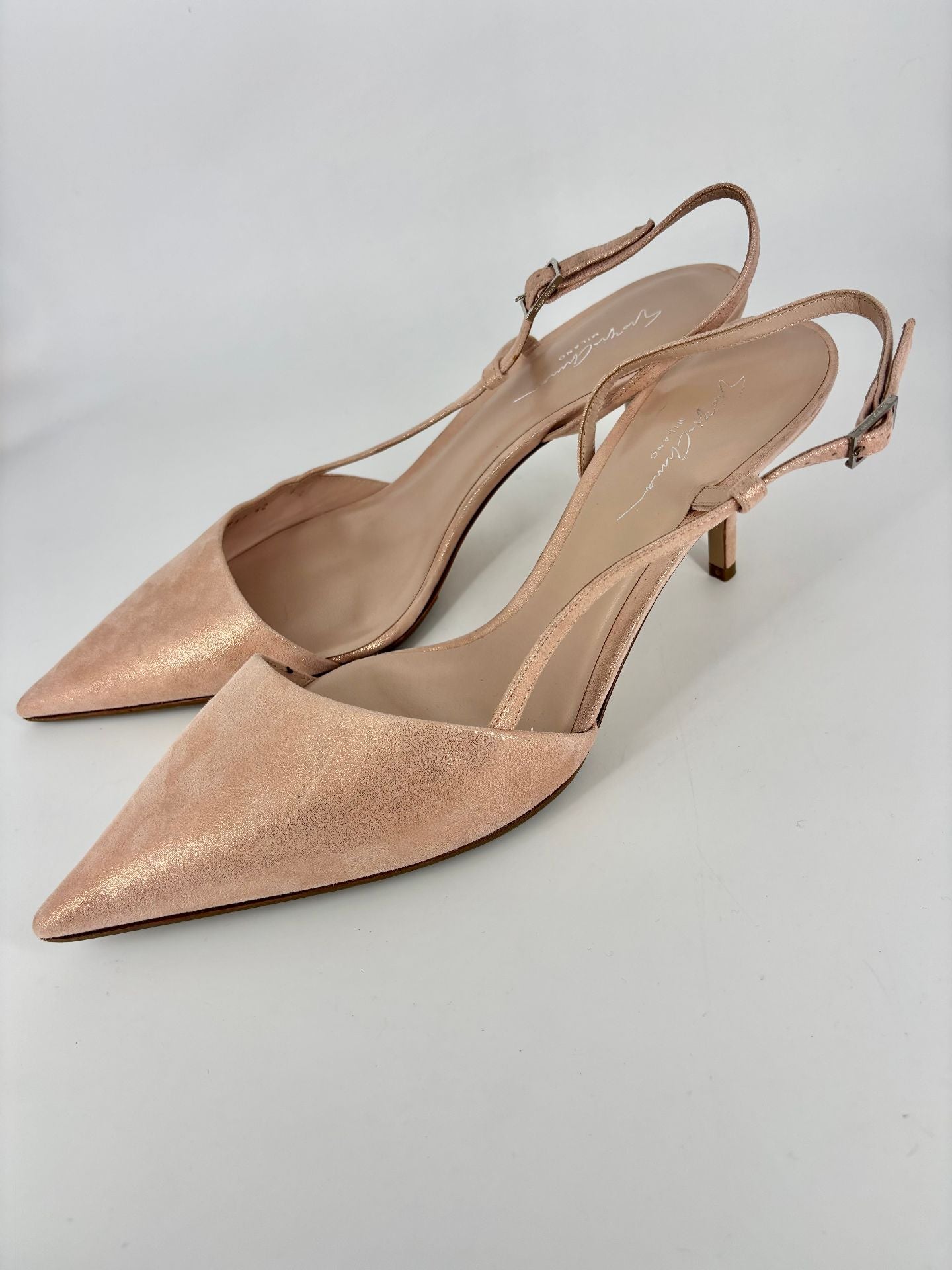 Escarpins Giorgio Armani daim rose poudré métallisé bride arrière talon fin – T.42-4