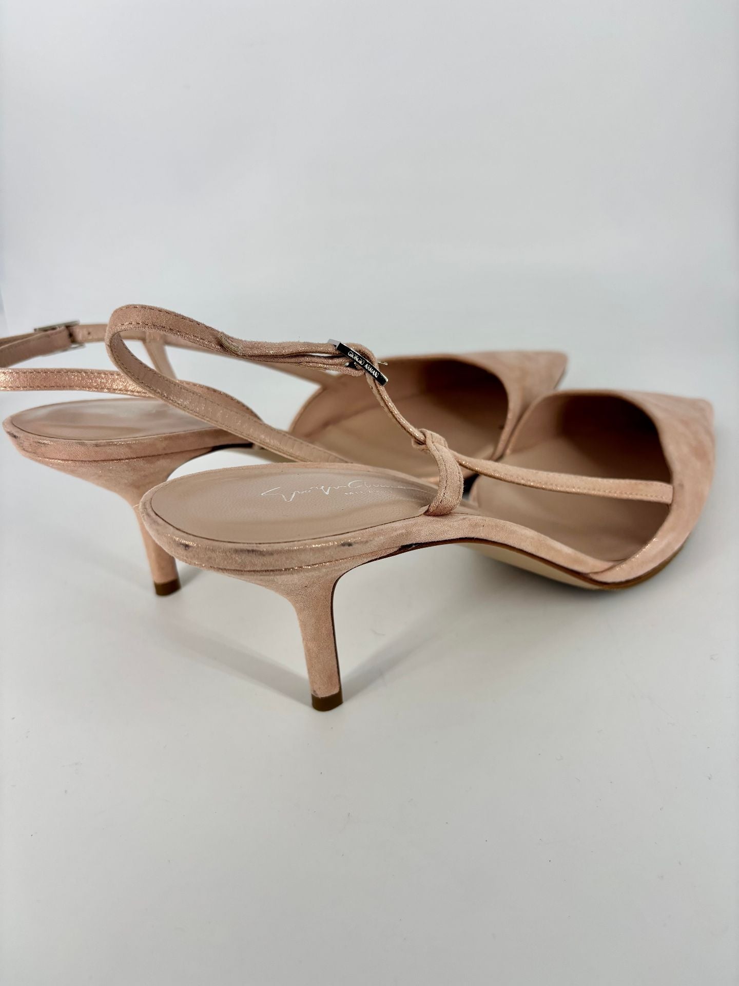 Escarpins Giorgio Armani daim rose poudré métallisé bride arrière talon fin – T.42-7