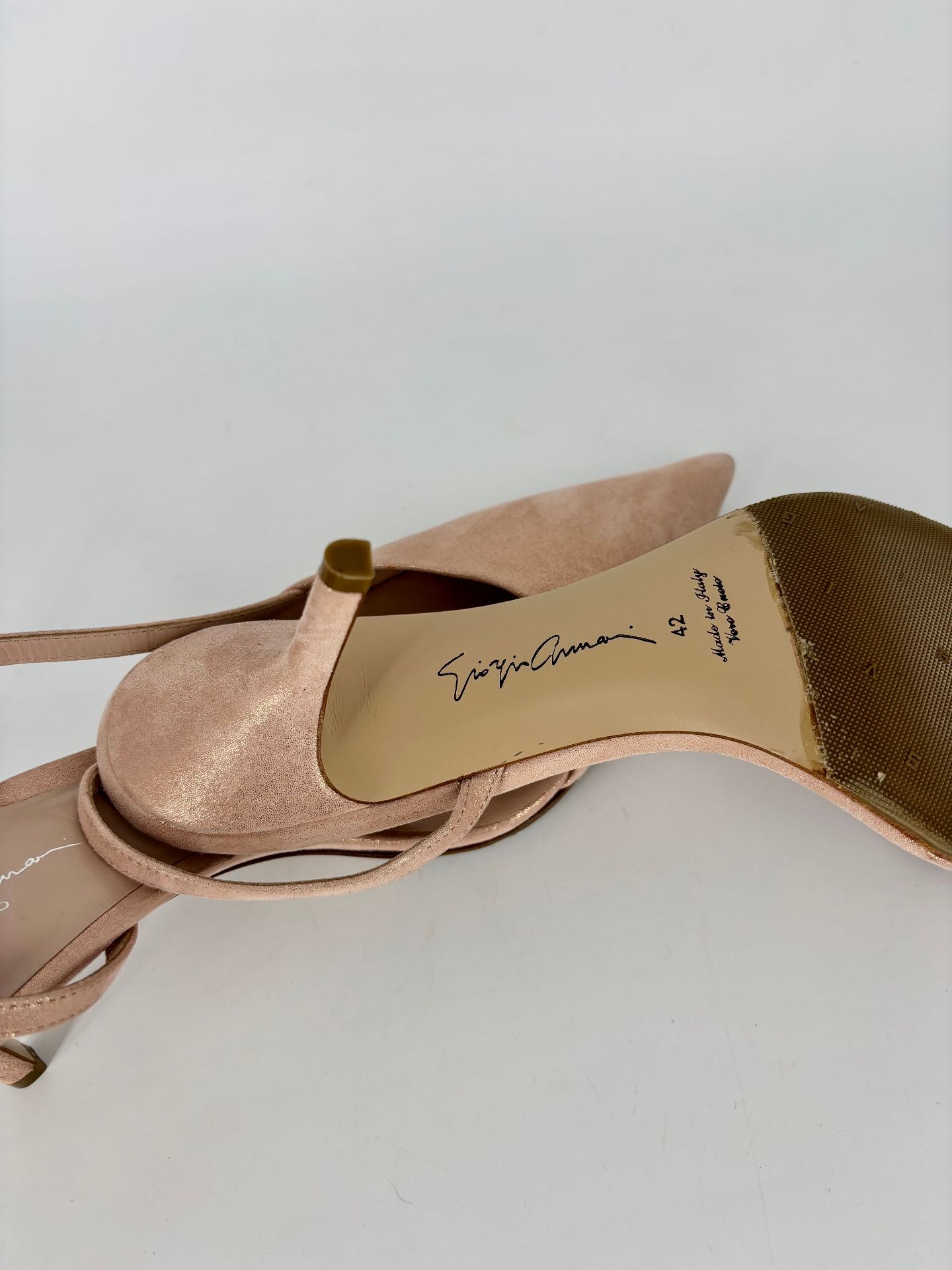 Escarpins Giorgio Armani daim rose poudré métallisé bride arrière talon fin – T.42-9