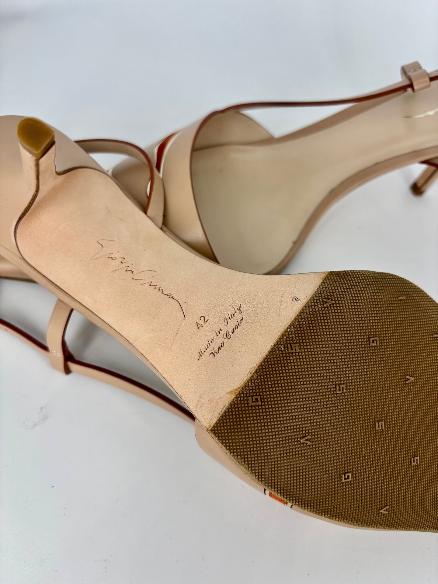 Escarpins Giorgio Armani cuir beige motif animalier daim bordures miroir stiletto – T.42-10