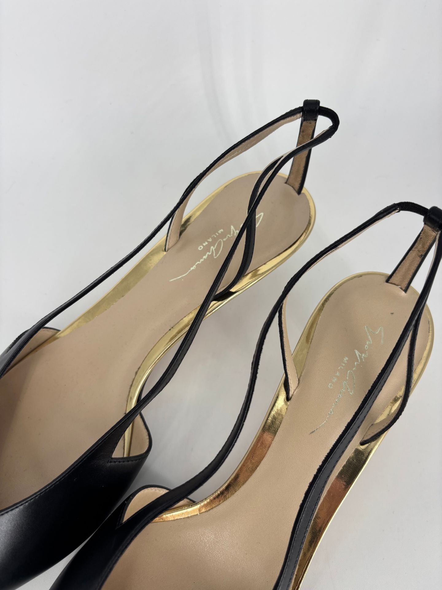 Escarpins Giorgio Armani cuir veau noir empiècements miroir argenté découpes – T.42-5