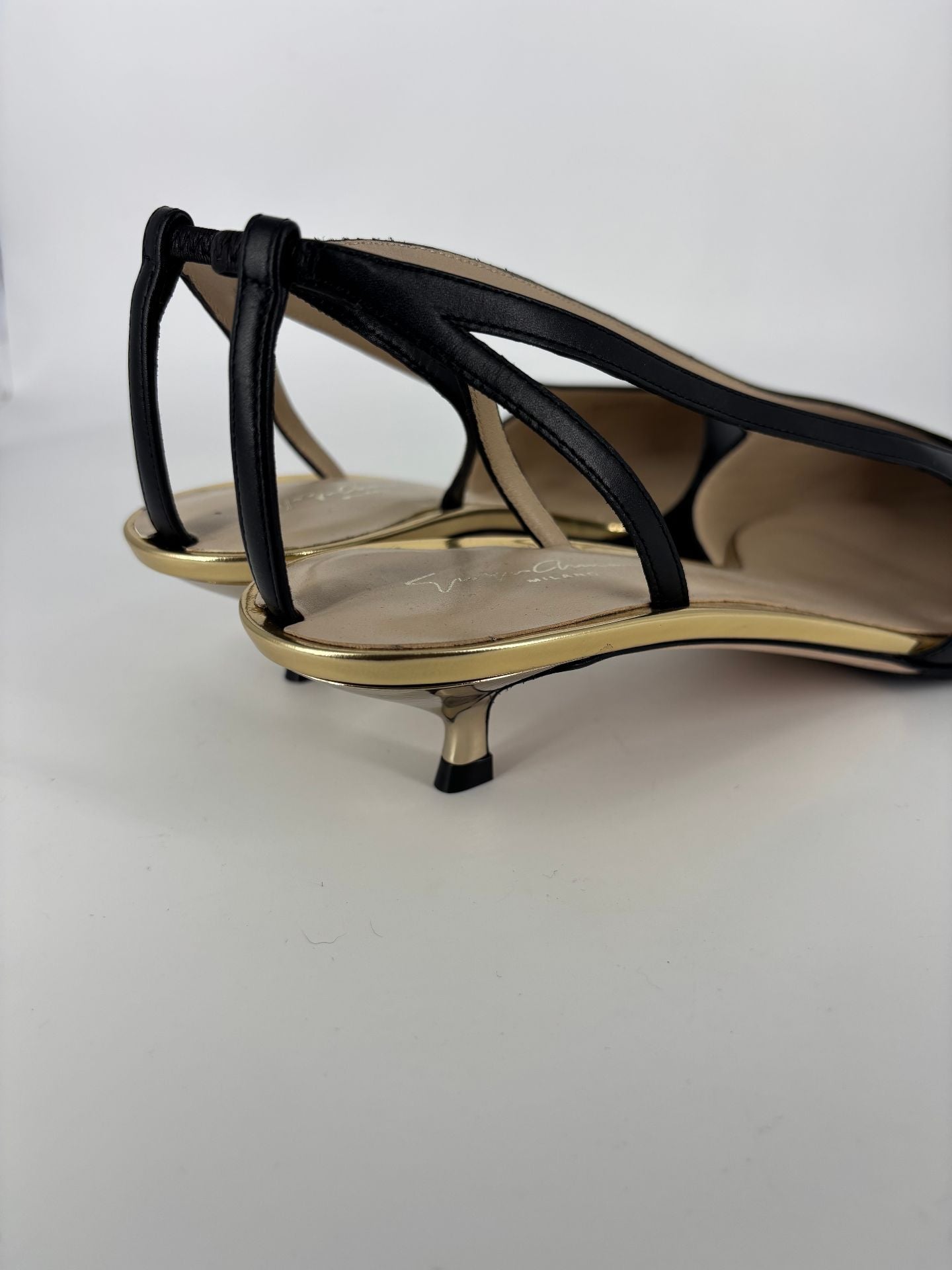 Escarpins Giorgio Armani cuir veau noir empiècements miroir argenté découpes – T.42-10