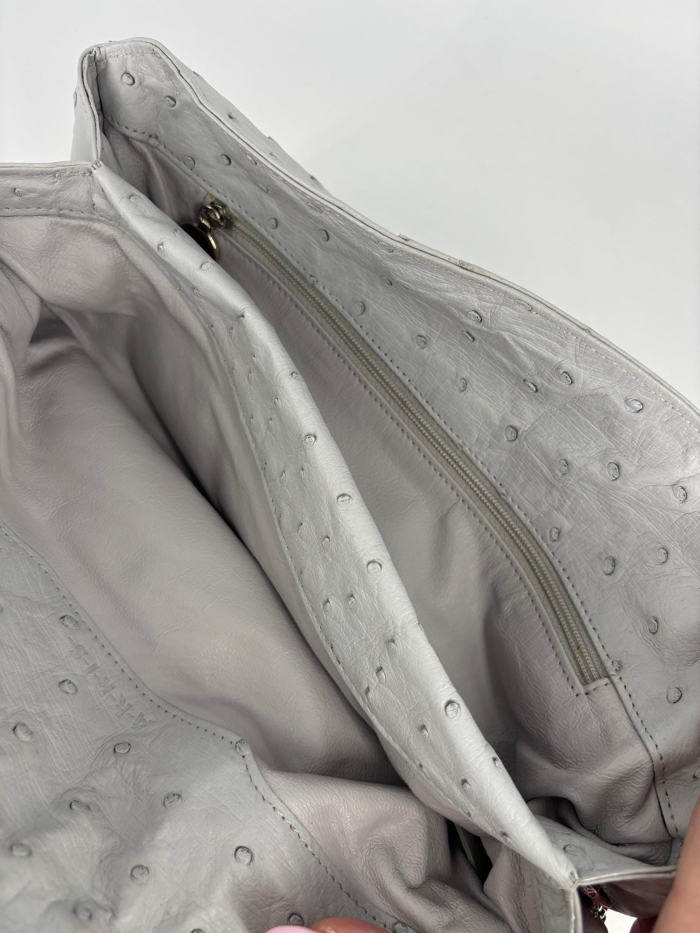 Sac Akris cuir d'autruche gris clair chaîne amovible – 30x17 cm-8
