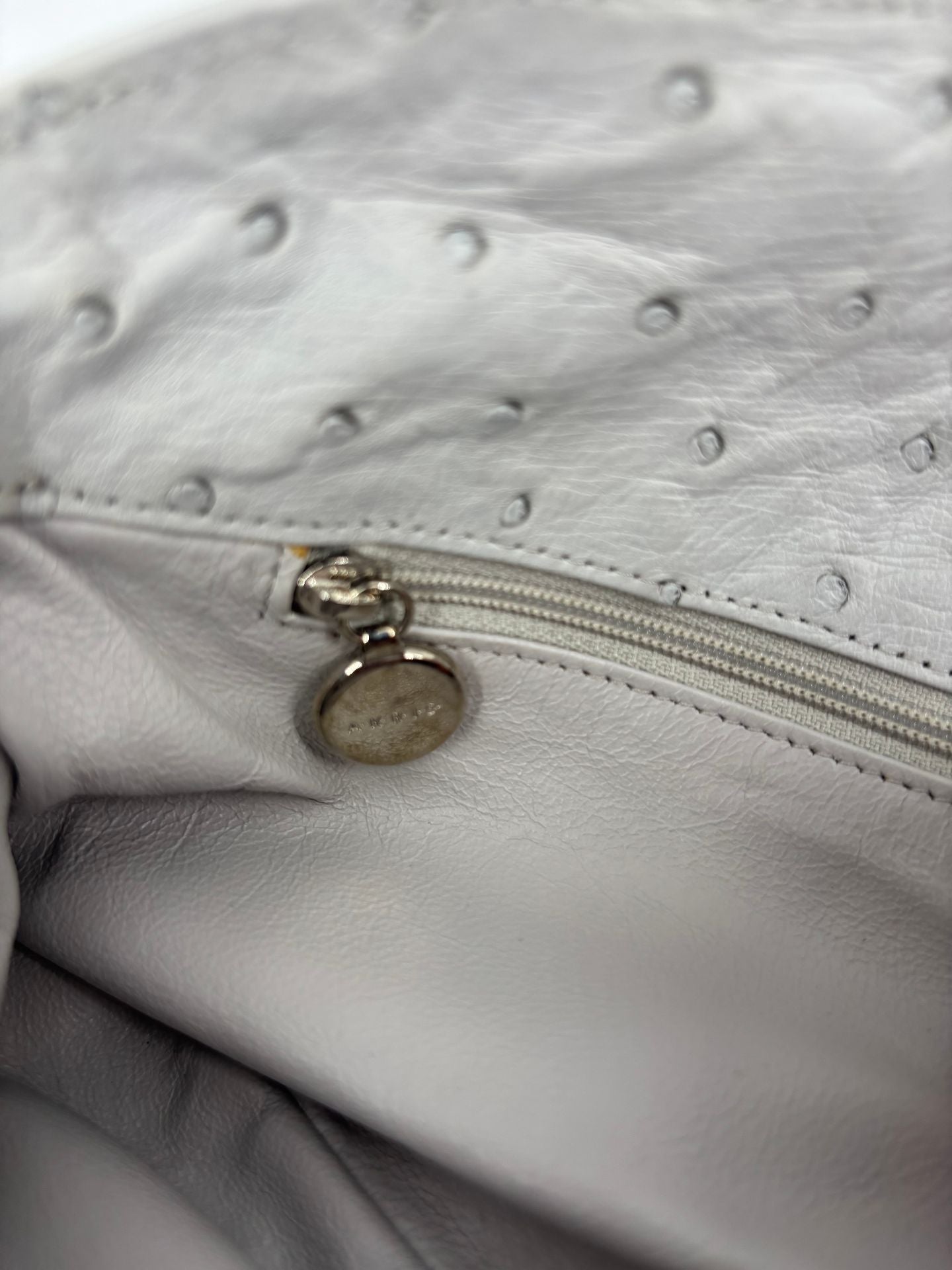Sac Akris cuir d'autruche gris clair chaîne amovible – 30x17 cm-9