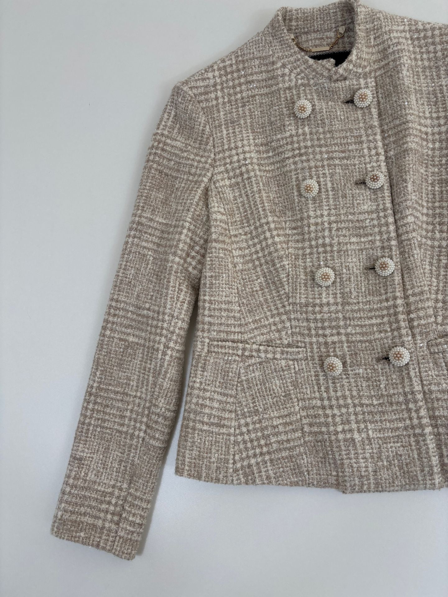Veste Kiton tweed bouclé beige écru fils nacrés col officier boutons perles – T.42-2