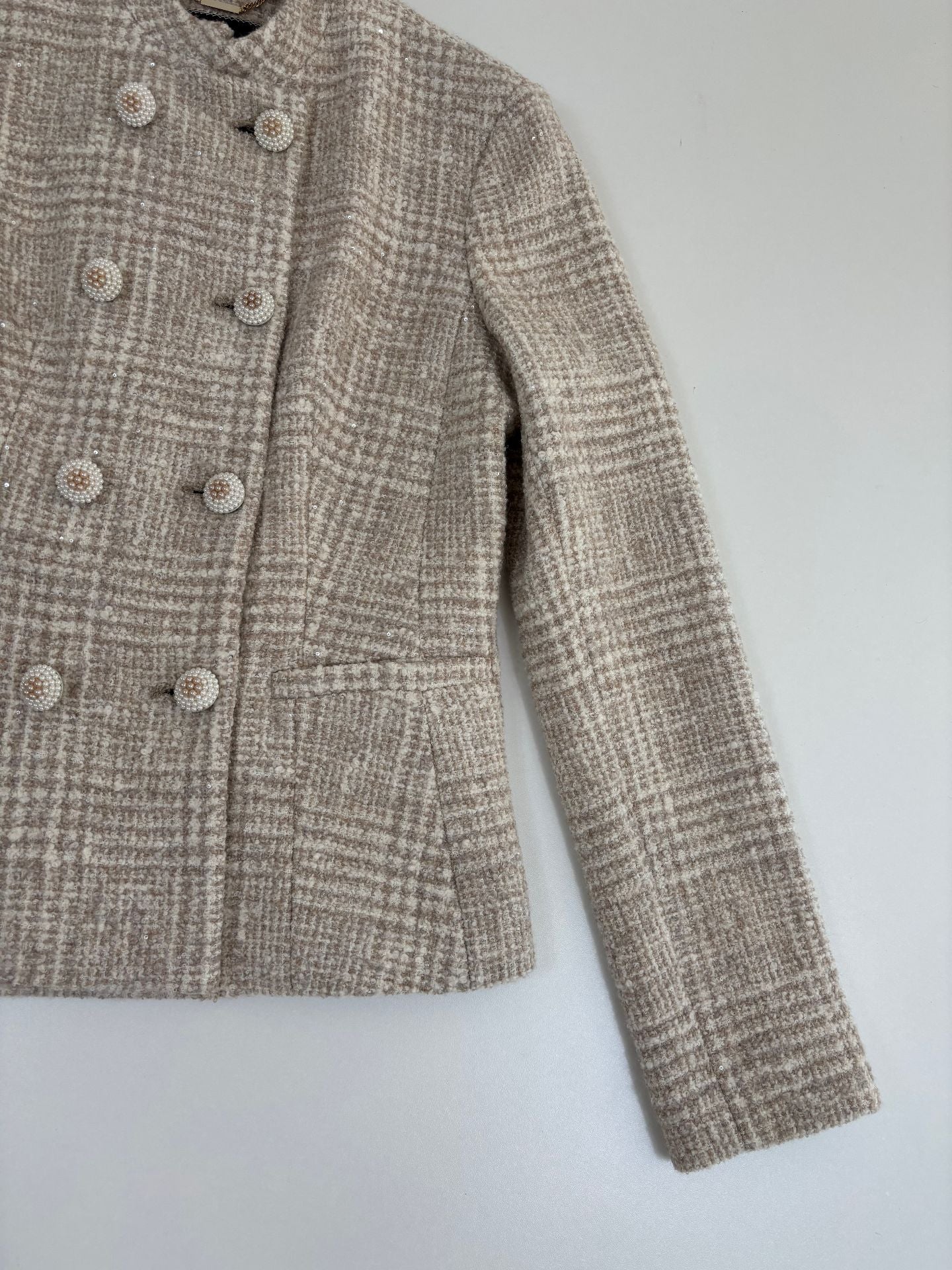 Veste Kiton tweed bouclé beige écru fils nacrés col officier boutons perles – T.42-3