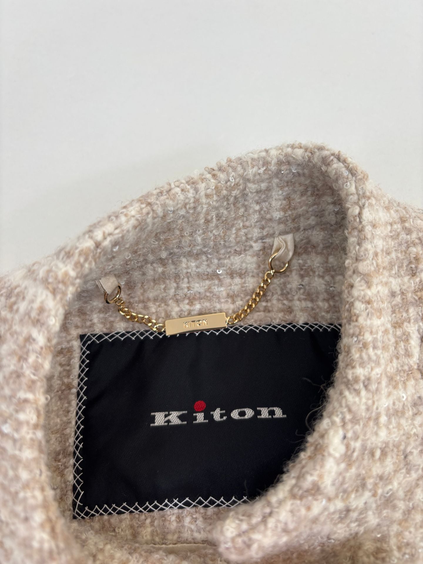Veste Kiton tweed bouclé beige écru fils nacrés col officier boutons perles – T.42-6