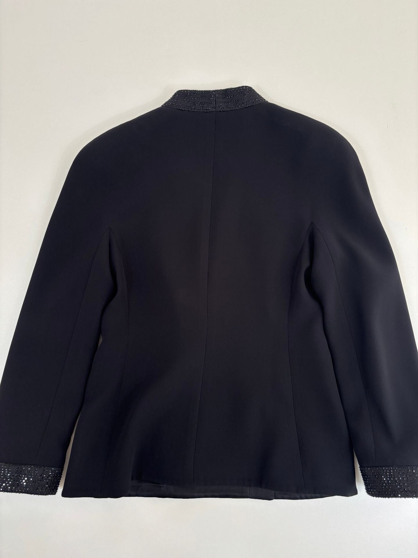 Veste Giorgio Armani soie noire col V cristaux noirs bordures épaulettes – T.42-6