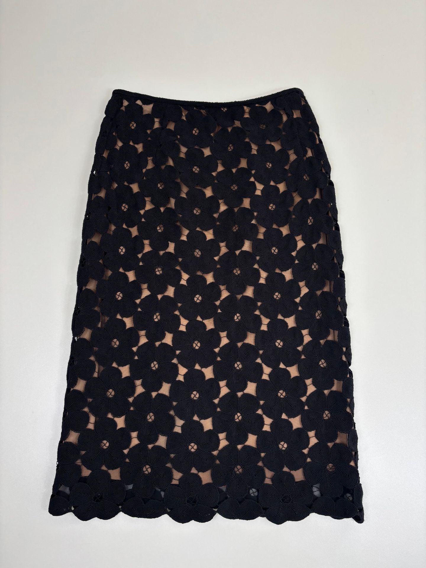 Jupe Akris mi-longue dentelle guipure noire cercles spiralés tulle nude bordure festonnée – T.38-5