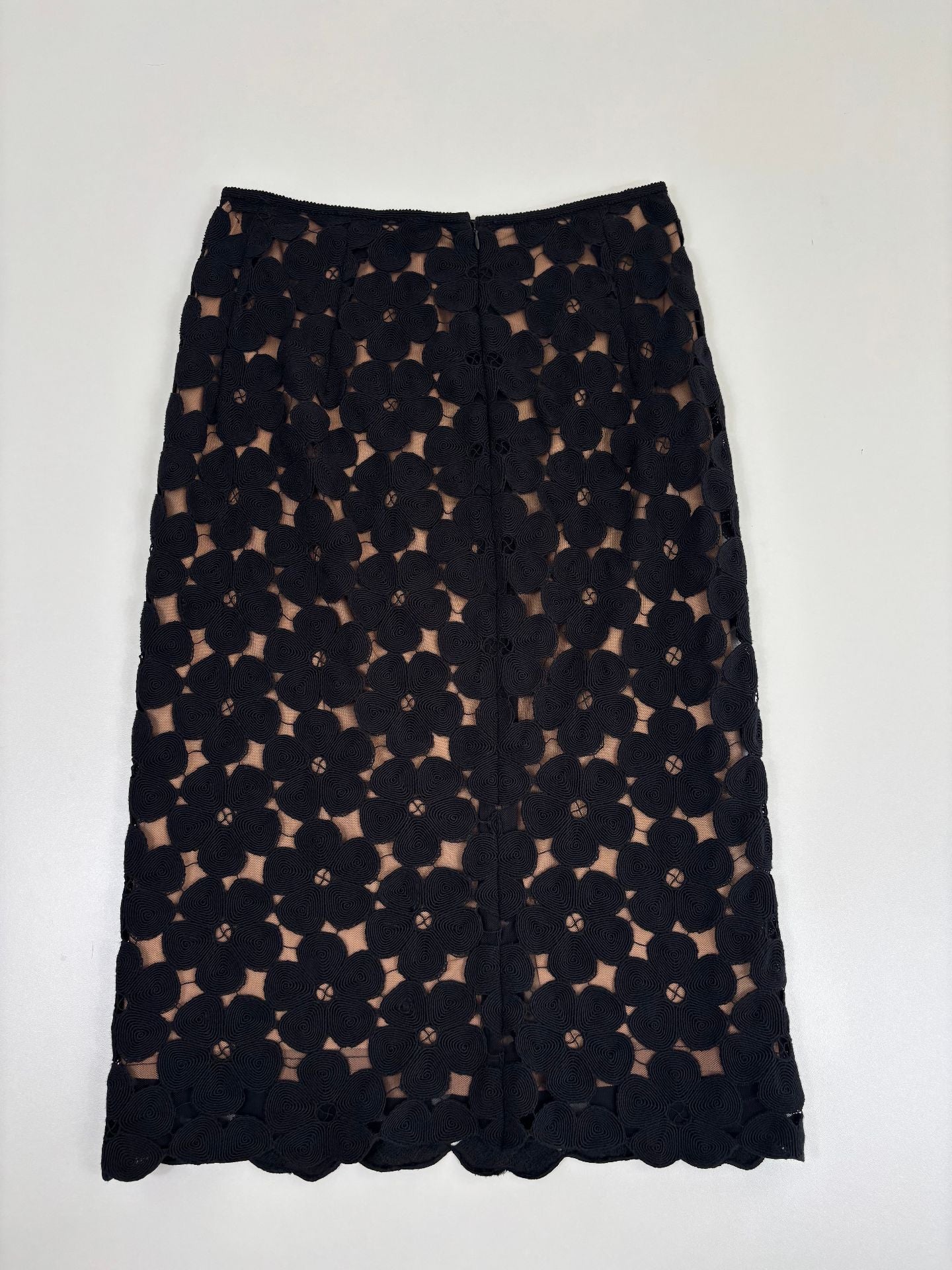 Jupe Akris mi-longue dentelle guipure noire cercles spiralés tulle nude bordure festonnée – T.38-4