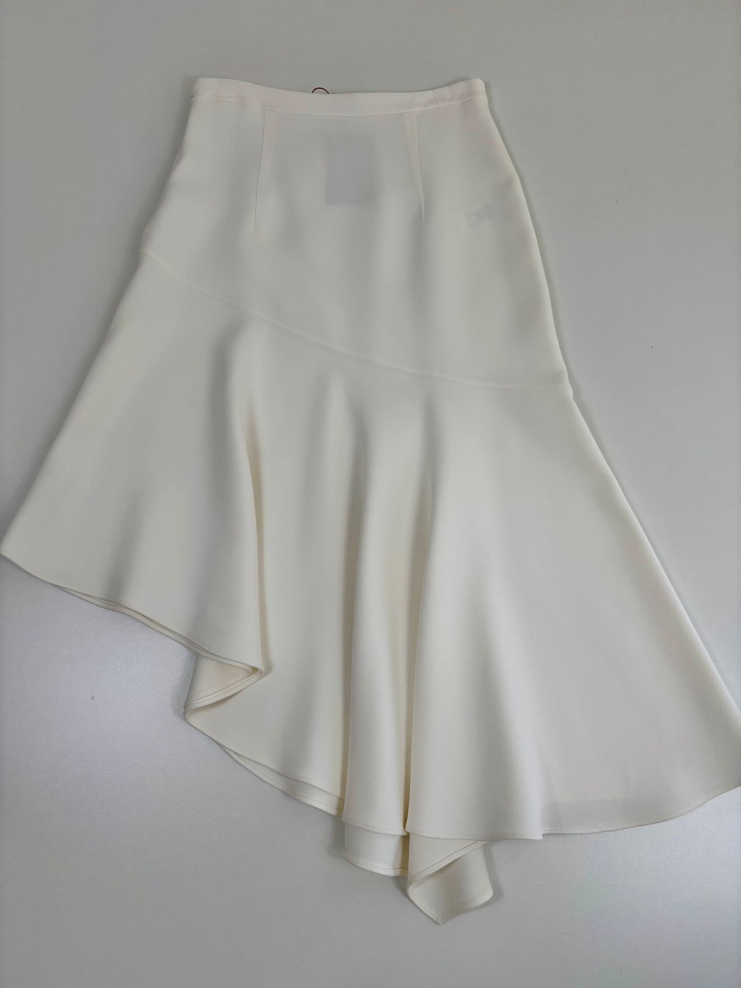 Jupe Michael Kors mi-longue crêpe ivoire cascade asymétrique taille haute volant – T.L-6