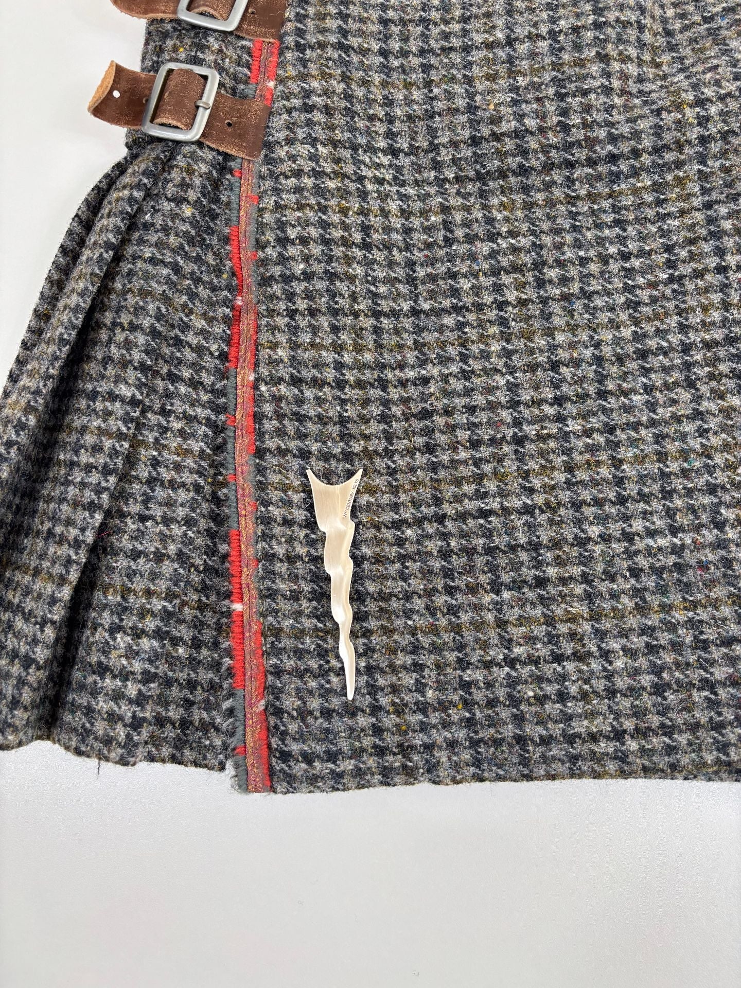 Kilt Harris Tweed pied-de-poule gris kaki noir doublure paisley bordeaux certifié – T.L-2