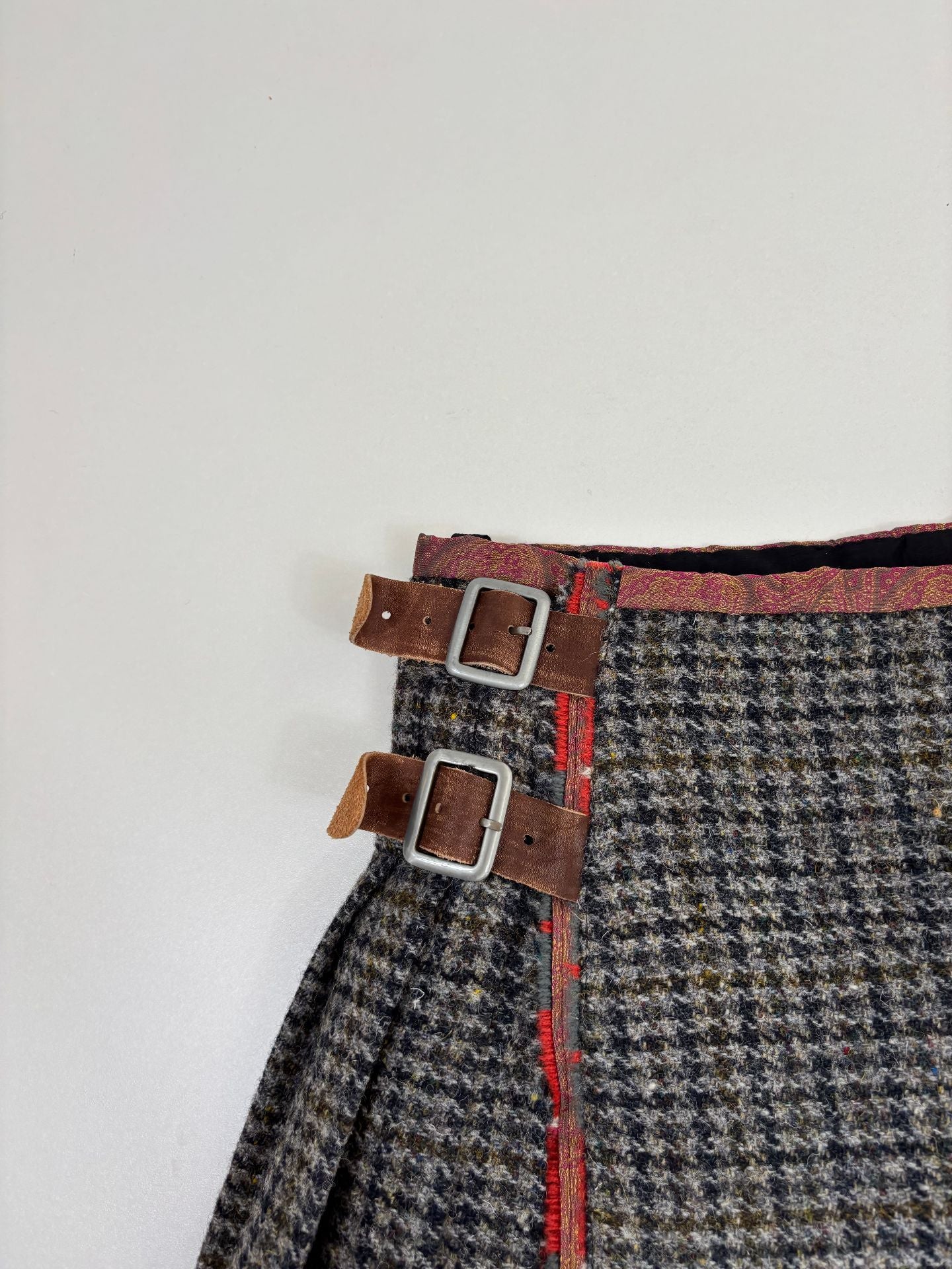 Kilt Harris Tweed pied-de-poule gris kaki noir doublure paisley bordeaux certifié – T.L-3