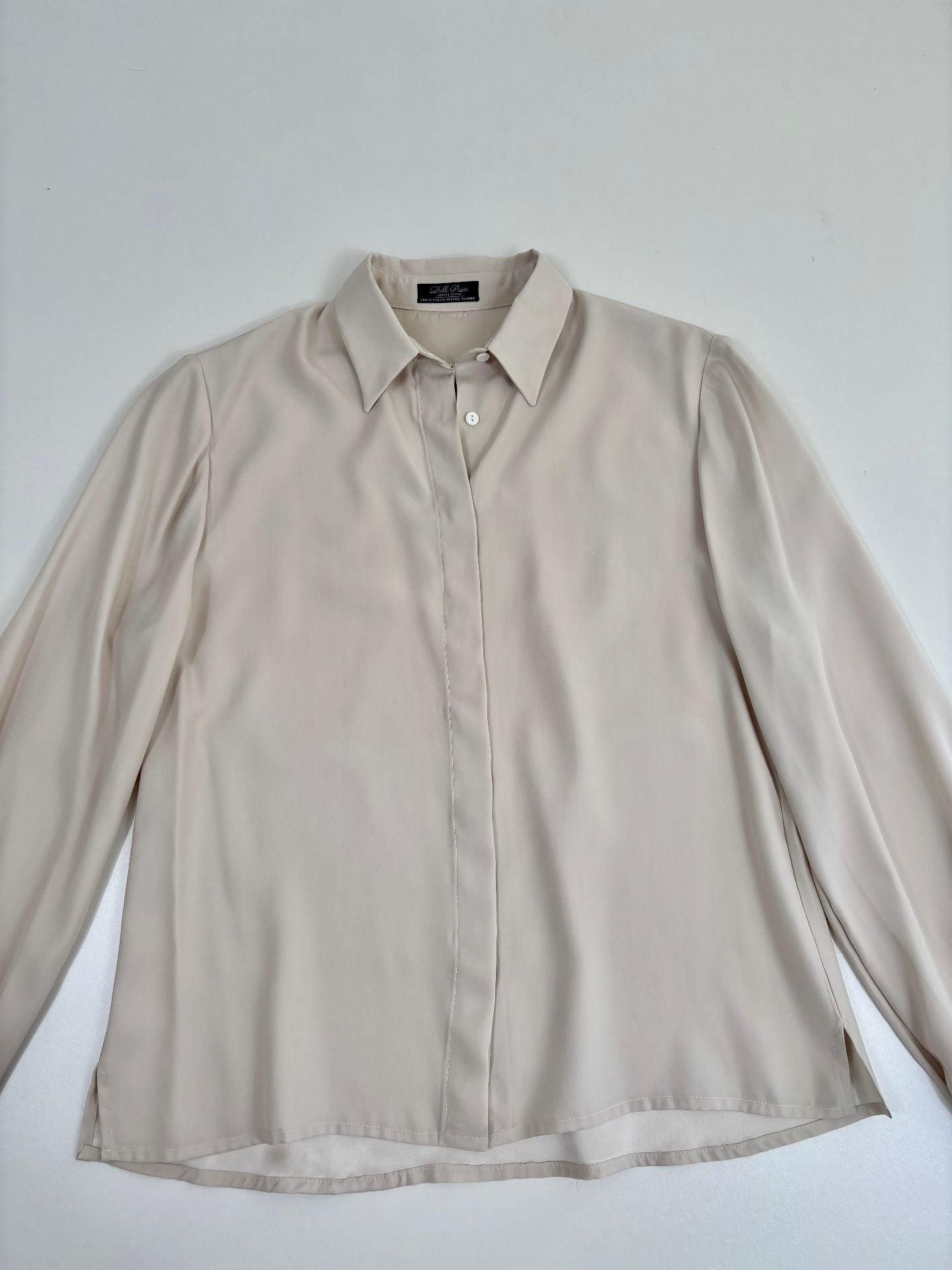Chemise Delle Piane en soie beige poudré à patte dissimulée – T.40/L-5