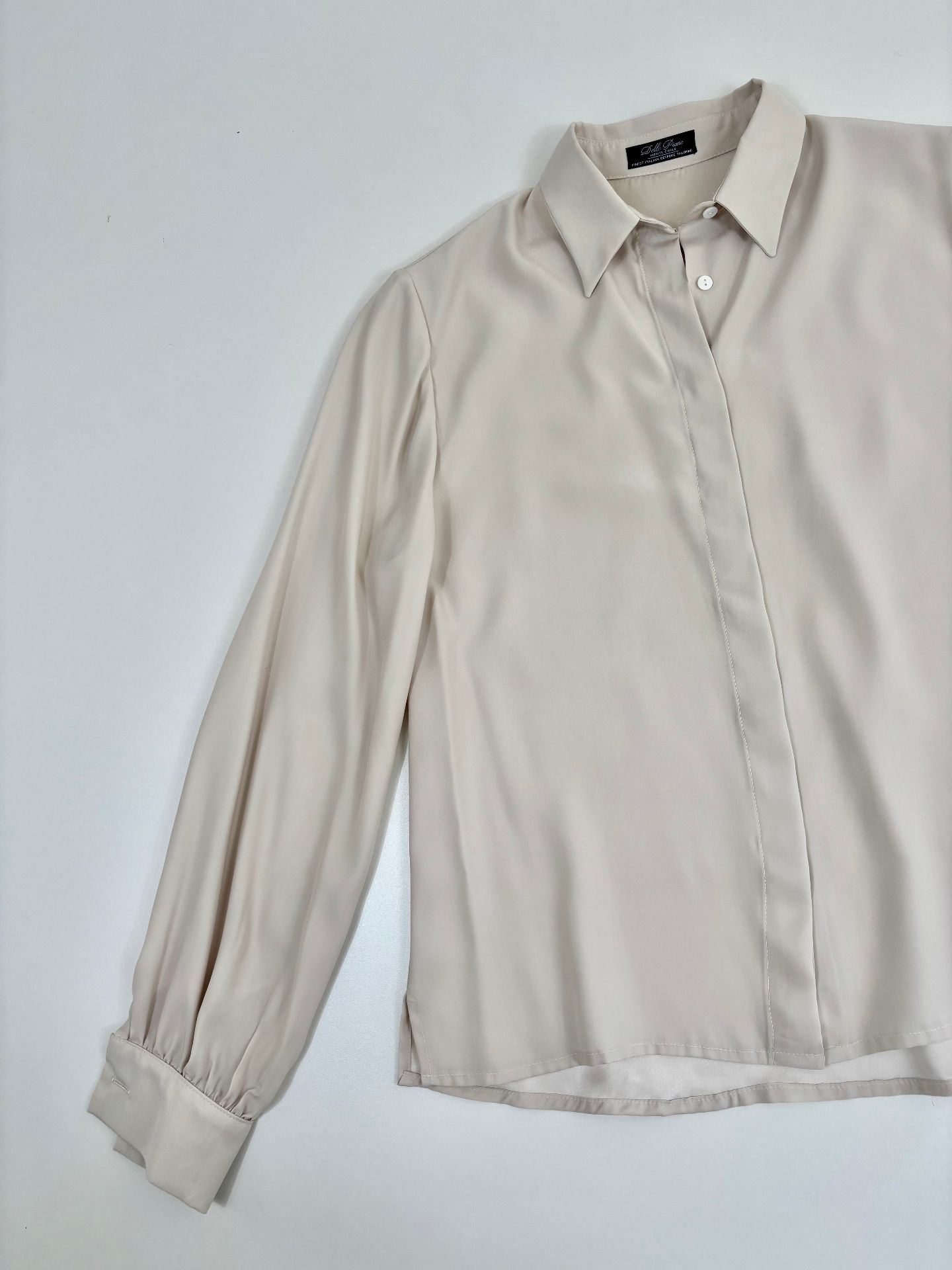 Chemise Delle Piane en soie beige poudré à patte dissimulée – T.40/L-2