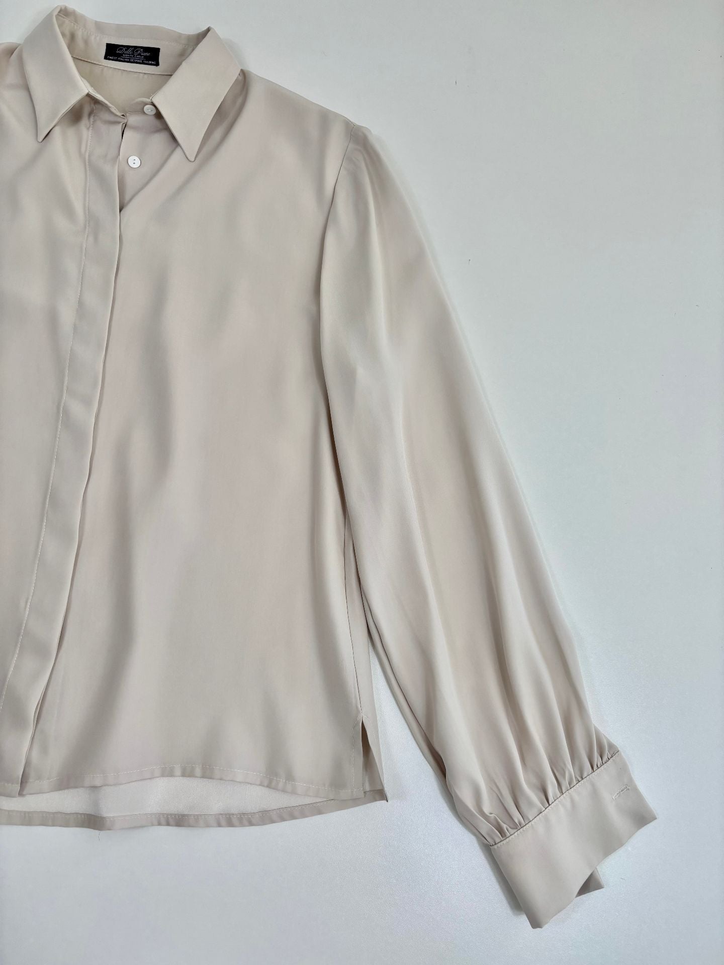 Chemise Delle Piane en soie beige poudré à patte dissimulée – T.40/L-3