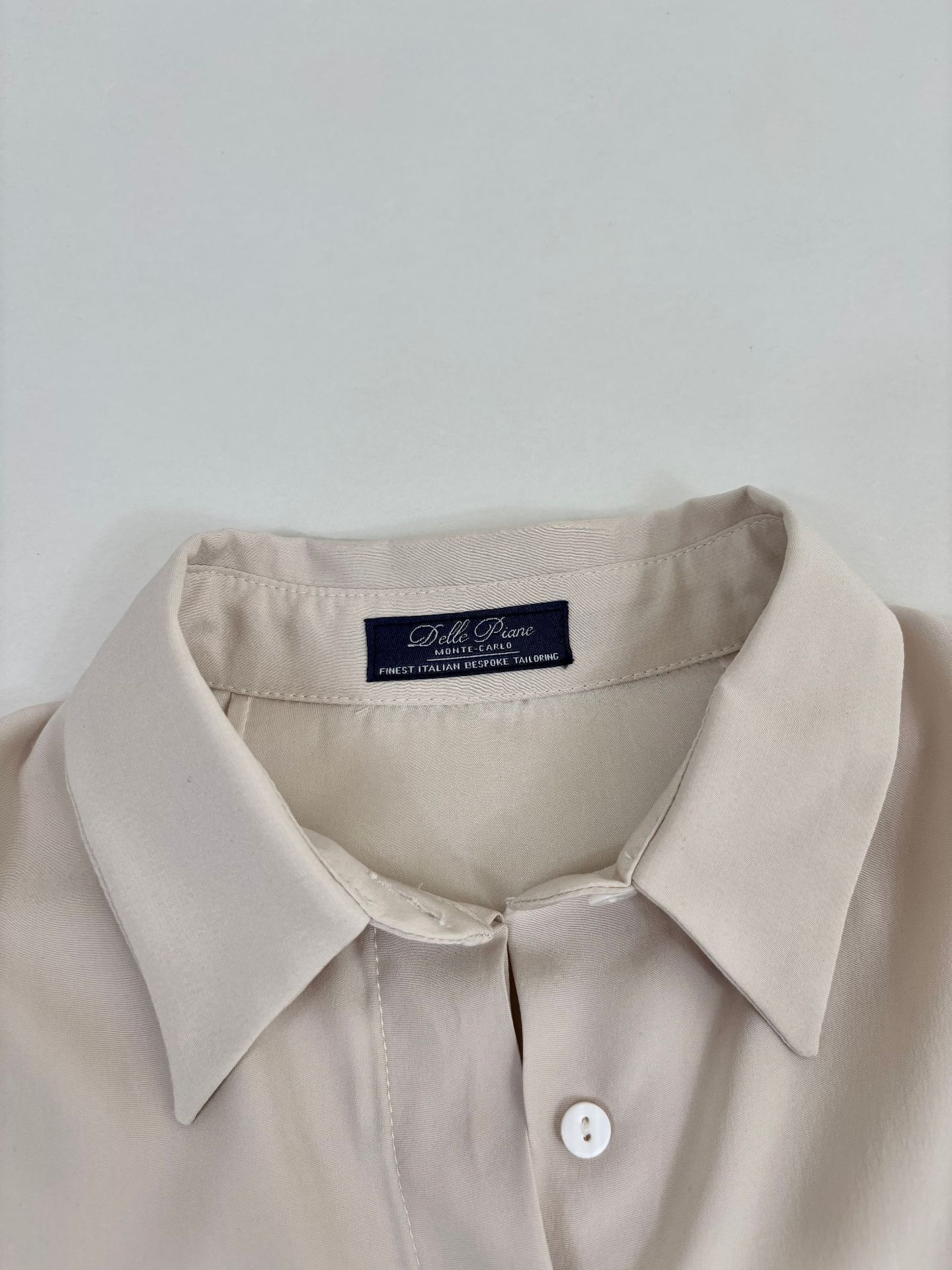 Chemise Delle Piane en soie beige poudré à patte dissimulée – T.40/L-4