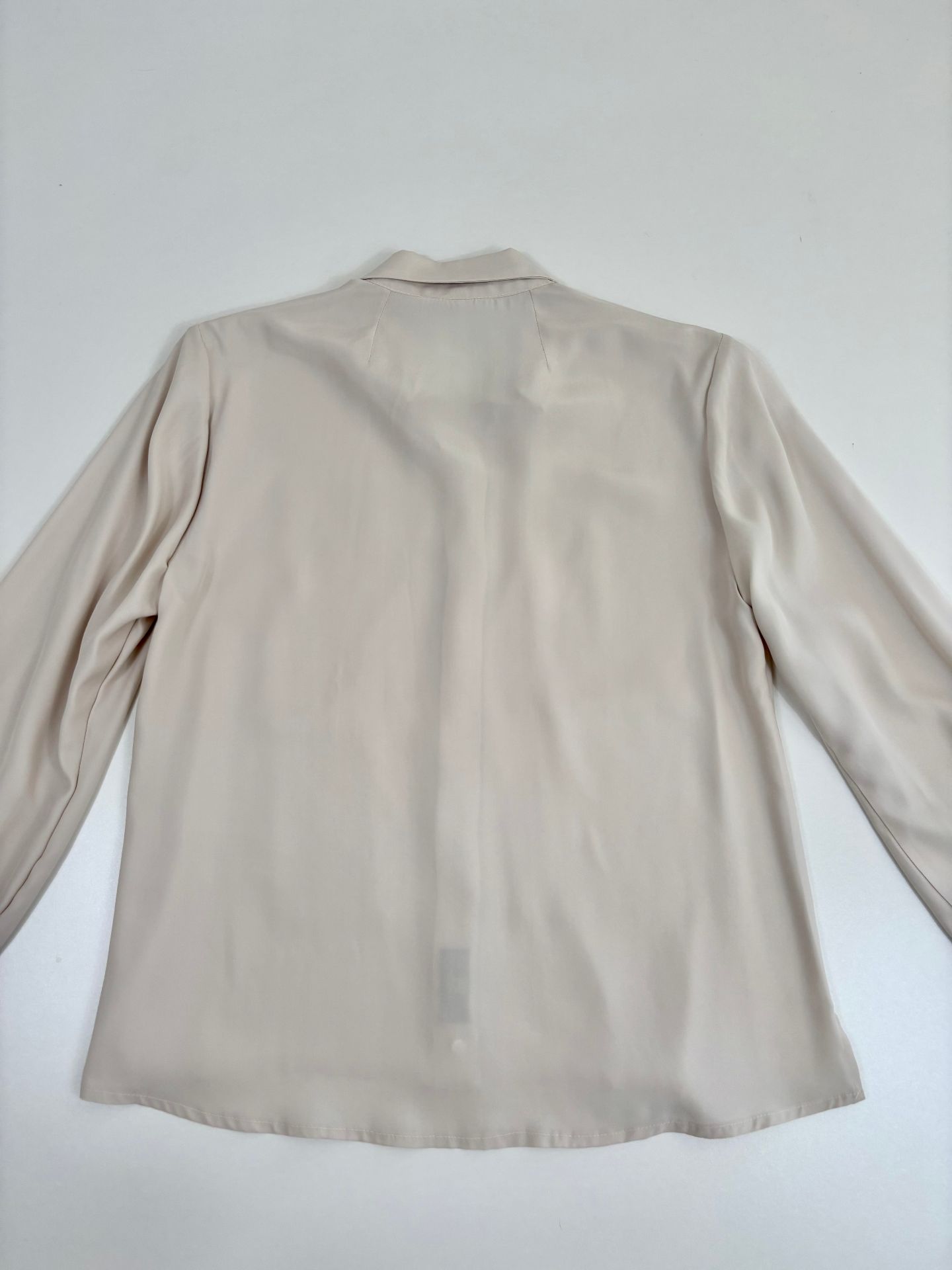 Chemise Delle Piane en soie beige poudré à patte dissimulée – T.40/L-6