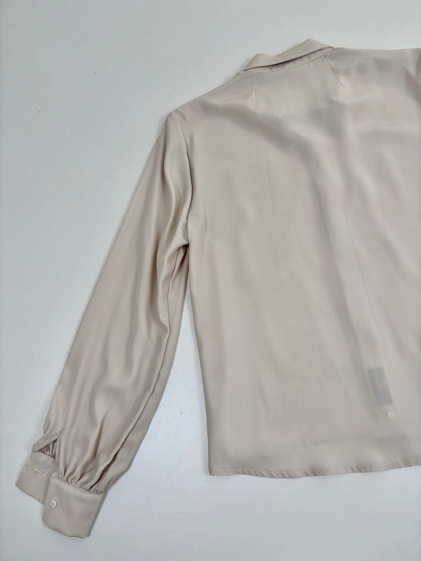 Chemise Delle Piane en soie beige poudré à patte dissimulée – T.40/L-8