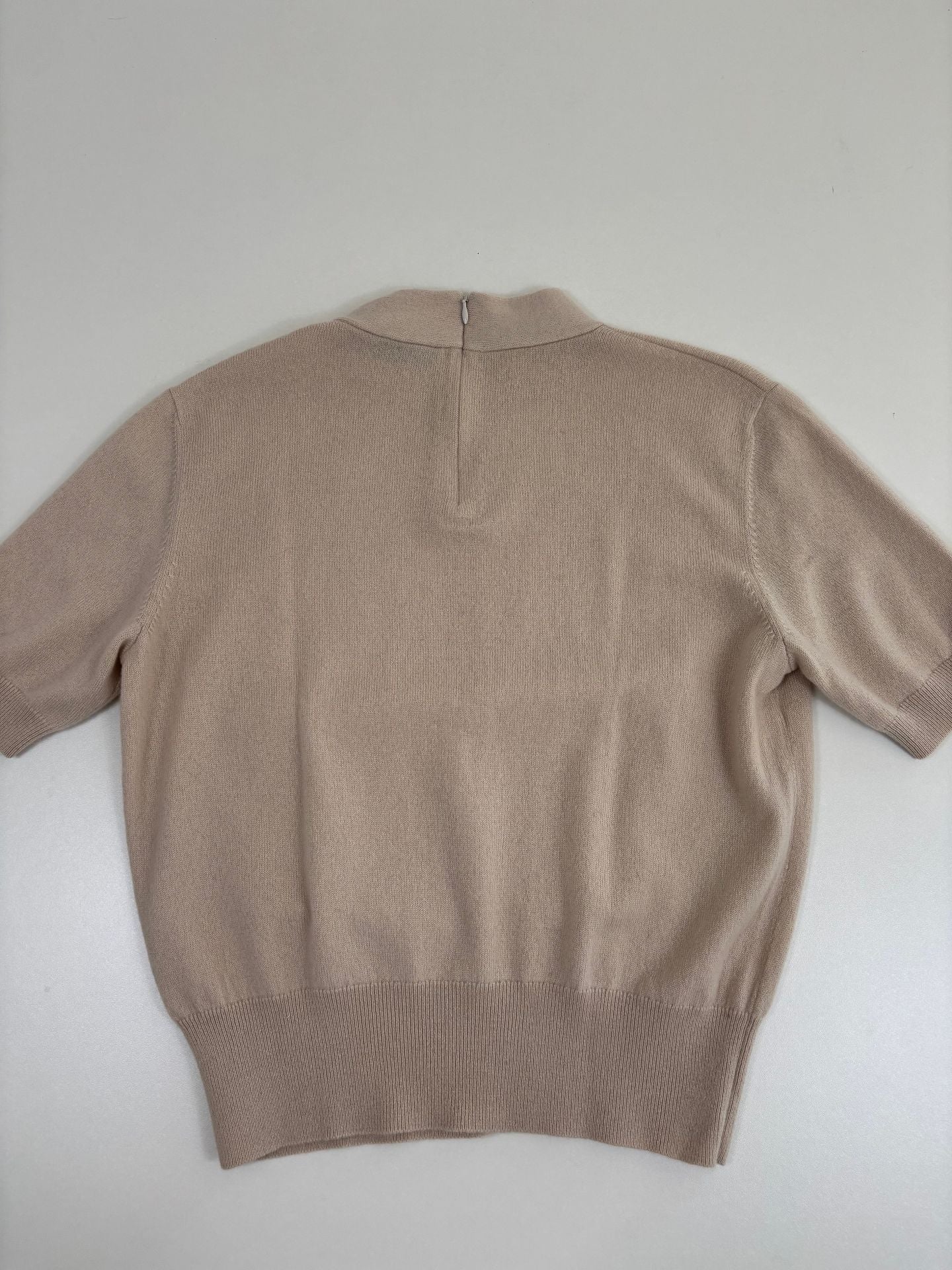Pull manches courtes Akris 100% cachemire beige col montant ligne sheer – T.40-9