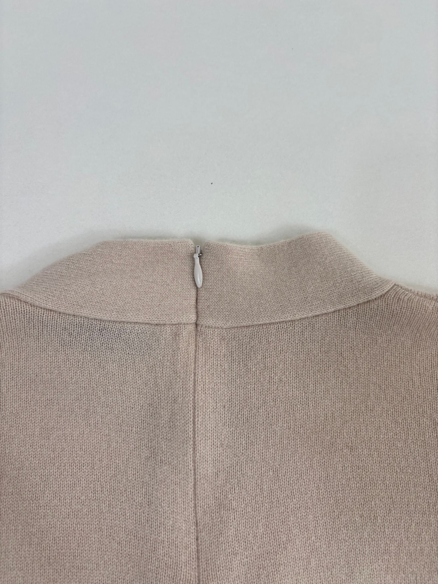 Pull manches courtes Akris 100% cachemire beige col montant ligne sheer – T.40-10