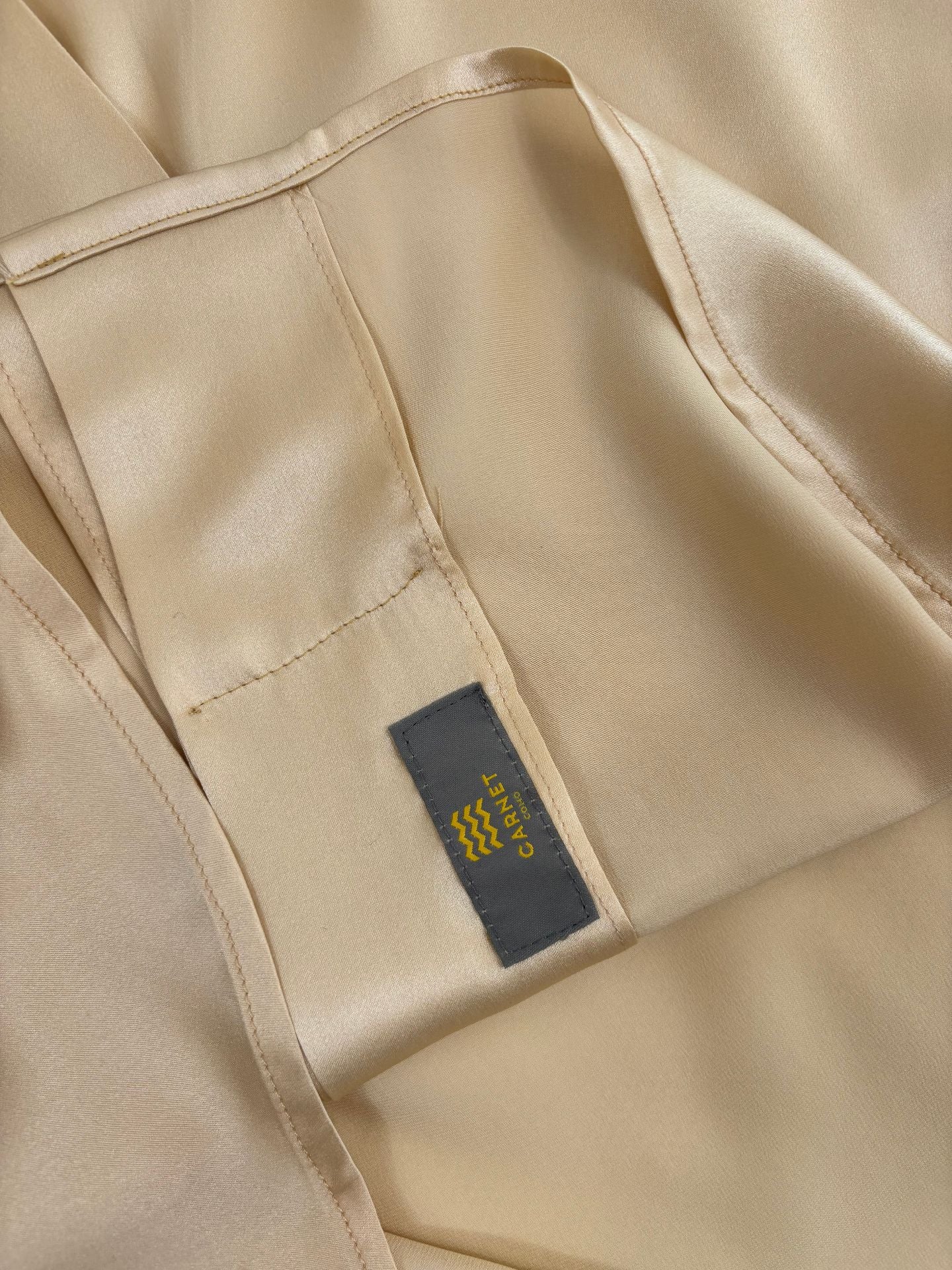 Top satin de soie champagne Delle Piane col V plissé – T.L-3