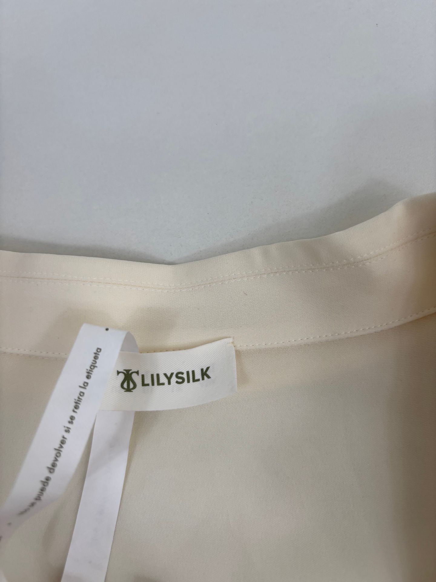 Blouse Lilysilk soie Double Joe 22 mm col pointu devant plissé patte nacre – T.L-2